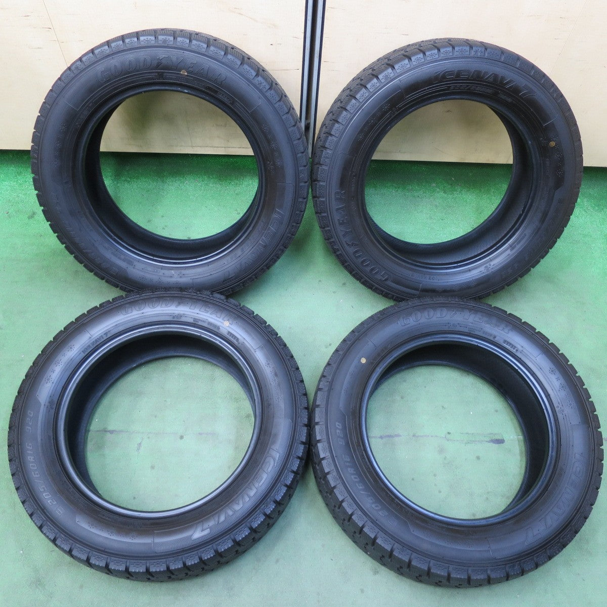 バリ溝！24年！ほぼ10分★スタッドレス 205/60R16 グッドイヤー アイスナビ7 タイヤ 16インチ ノア ヴォクシー プリウスα ステップワゴン 等★5120605イスタ