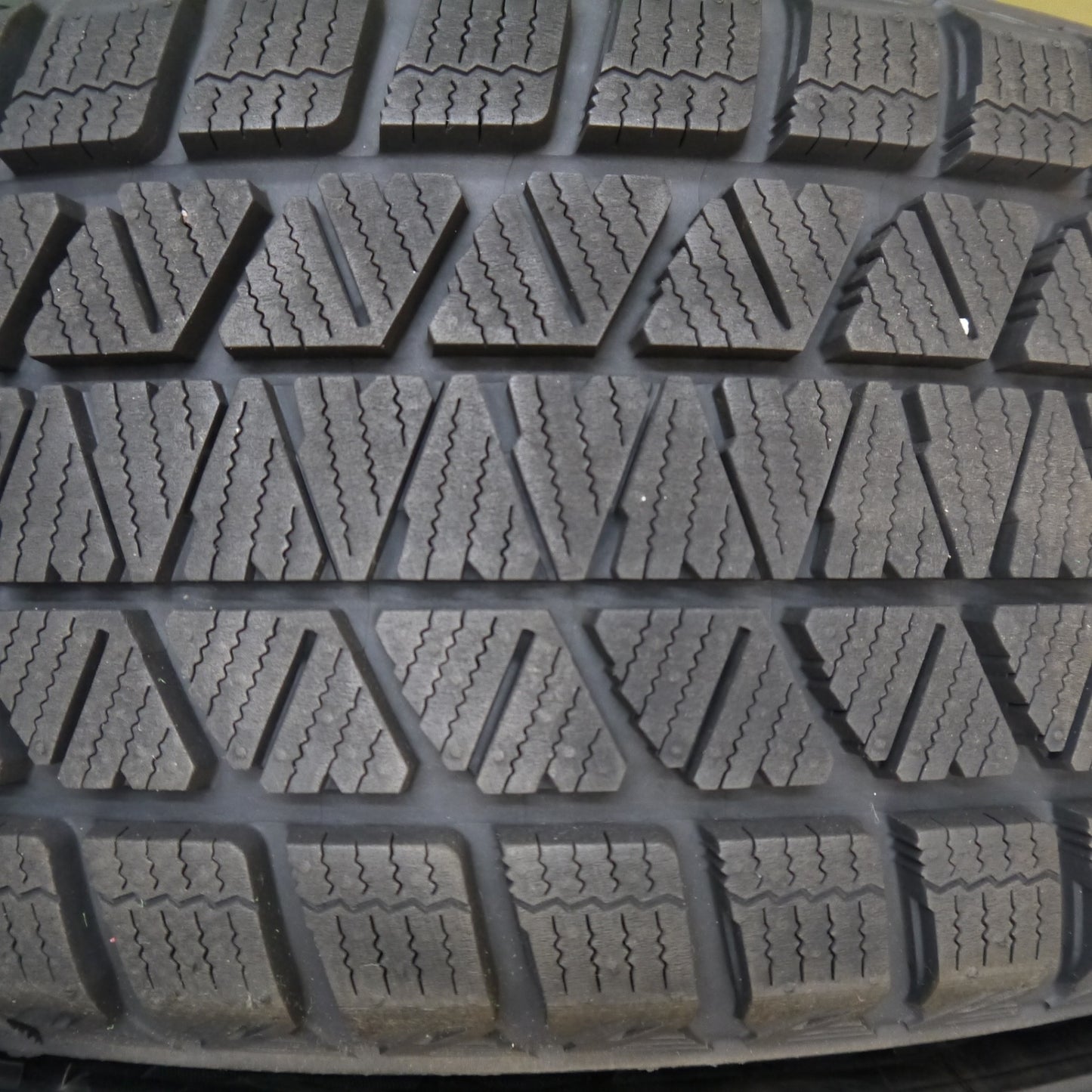 センサー付！バリ溝！24年！キレイ！9.5分以上★レクサス 等 235/55R20 スタッドレス ブリヂストン ブリザック DM-V3 Delmore デルモア 20インチ PCD114.3/5H★5103106Hス