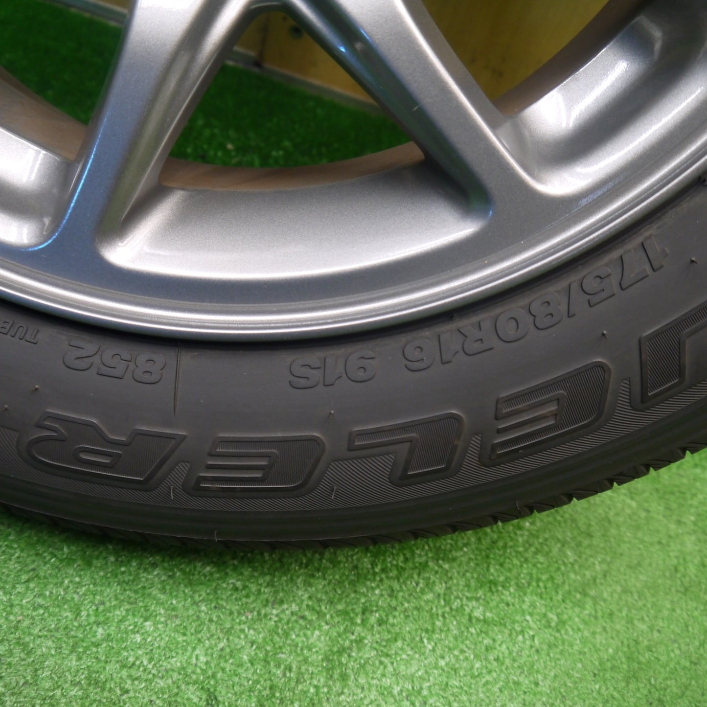 バリ溝！23年！キレイ！9.5分！1本★スズキ JB64 ジムニー 純正 175/80R16 ブリヂストン デューラー H/L 852 16インチ PCD139.7/5H★5111009Hノ