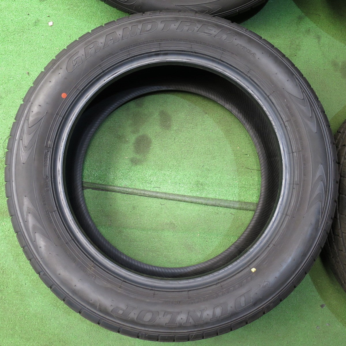 *送料無料* 新車外し！23年★LX ランクル 265/55R20 ダンロップ グラントレック PT5A タイヤ 20インチ レクサス ★4041004クノタ
