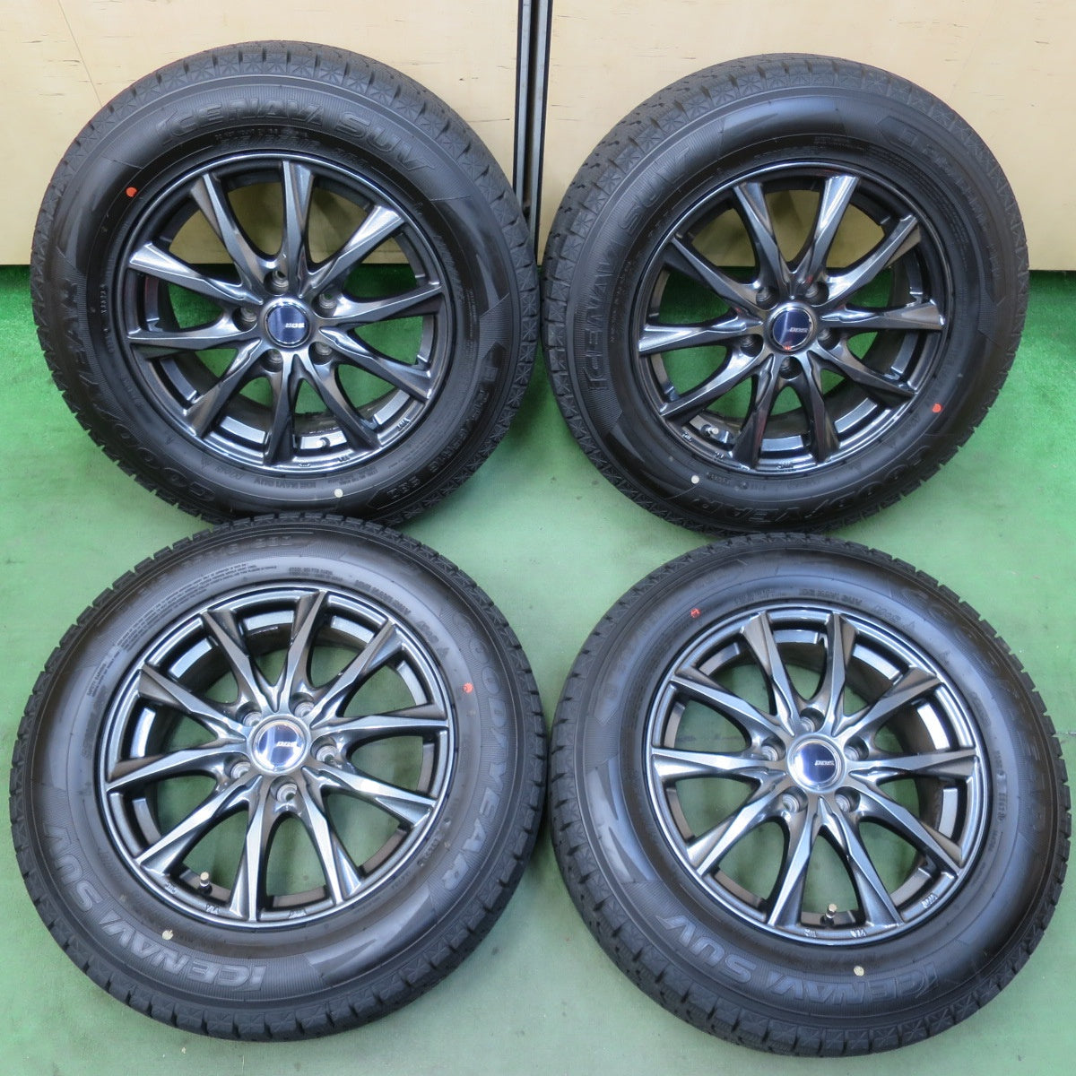 超バリ溝！23年！キレイ！ほぼ10分★スタッドレス 215/65R16 グッドイヤー アイスナビ SUV D.O.S. DOS 16インチ PCD114.3/5H★5112808イス