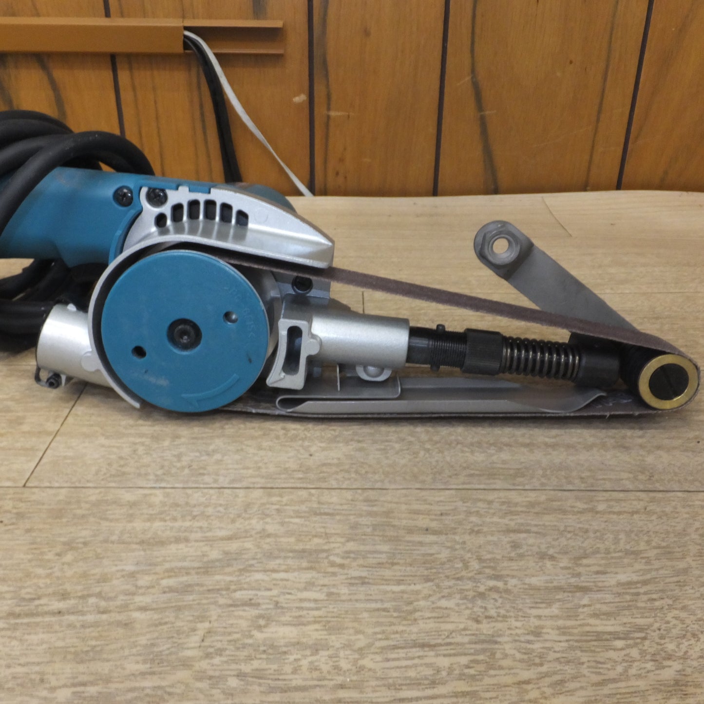 [送料無料] ★マキタ makita 30mm ベルトサンダ 9031　100V～ 5.8A 50-60Hz 550W★
