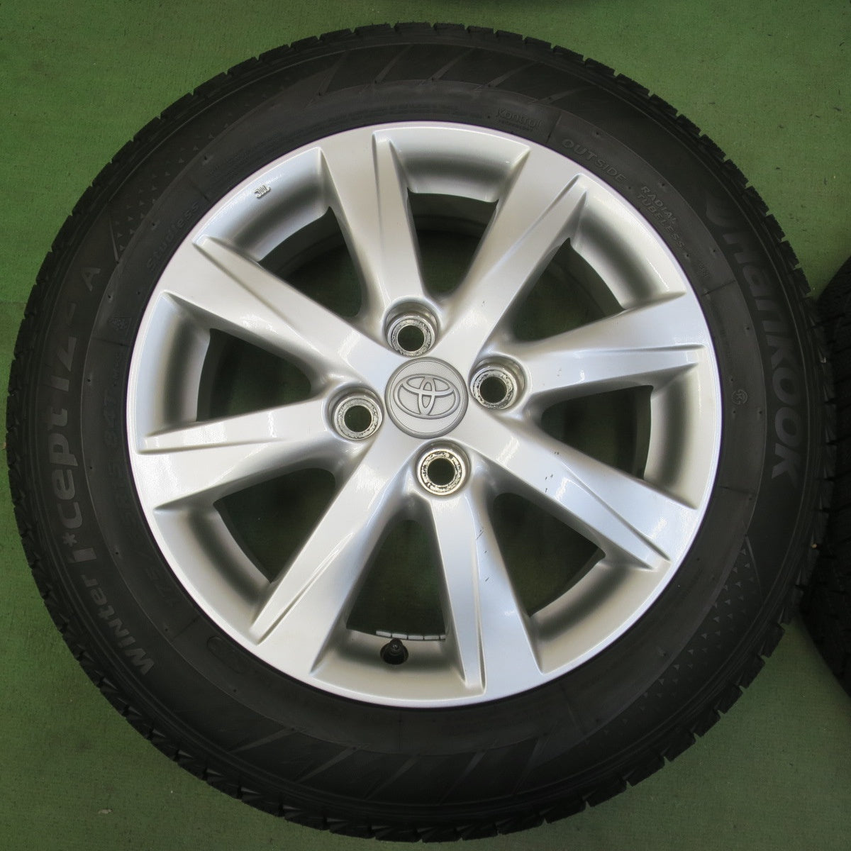 ほぼ未使用！25年◎トヨタ アクア 純正 175/65R15 スタッドレス ハンコック ウインター アイセプト IZ2A 15インチ PCD100/4H◎6070106イス
