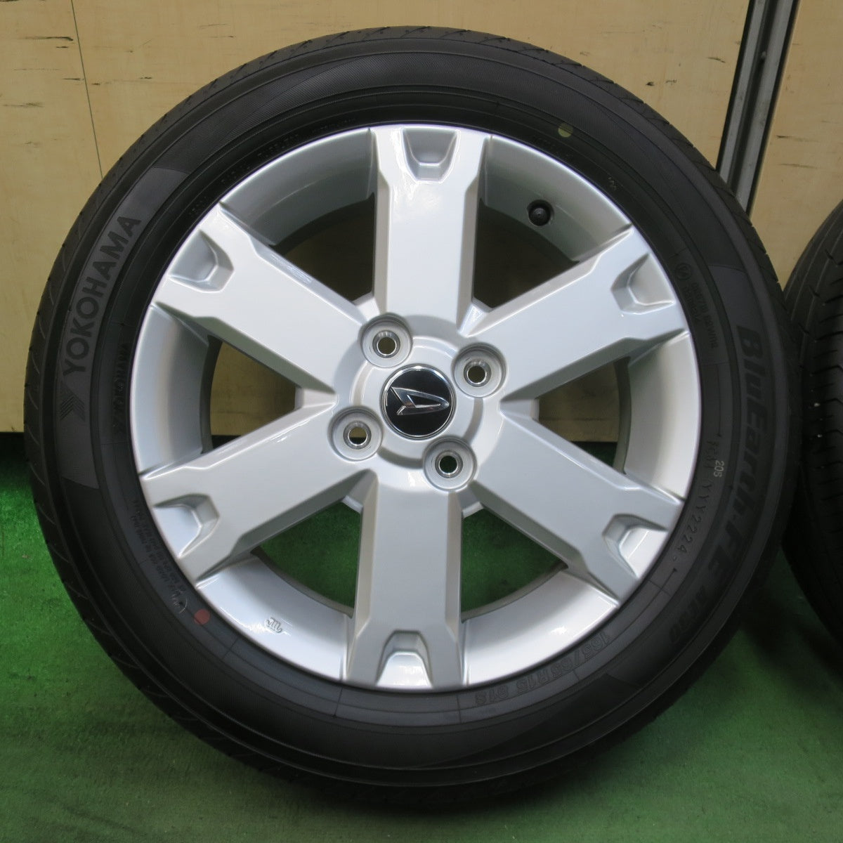 バリ溝！24年！美品！ほぼ10分★ダイハツ タフト 純正 165/65R15 ヨコハマ BluEarth-FE AE30 15インチ PCD100/4H★5111801イノ
