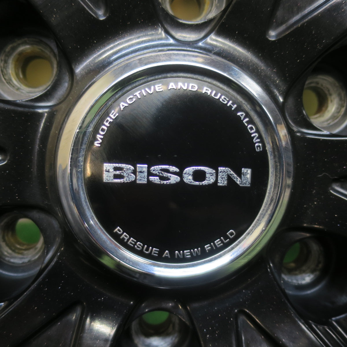 バリ溝！23年！キレイ！9.5分★200系 ハイエース BISON BN-01 195/80R15 107/105L スタッドレス ハンコック ウインター RW06 バイソン 15インチ PCD139.7/6H★5110408イス