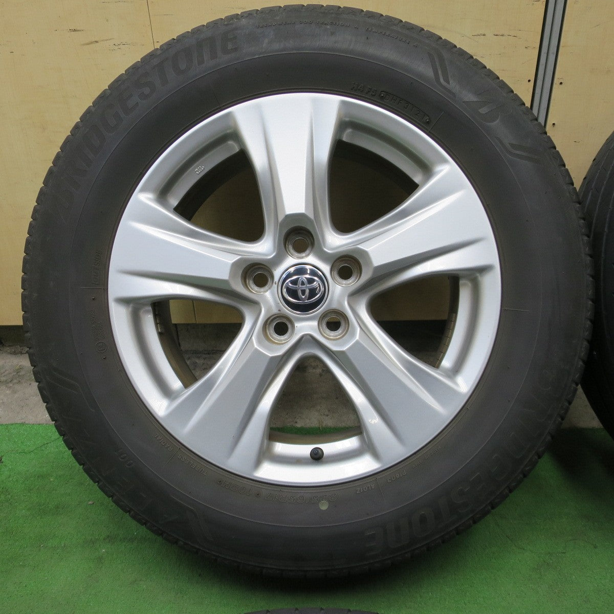 4本価格◎トヨタ 80系 ハリアー 純正 225/65R17 ブリヂストン アレンザ 001 17インチ PCD114.3/5H◎6100601NGノ