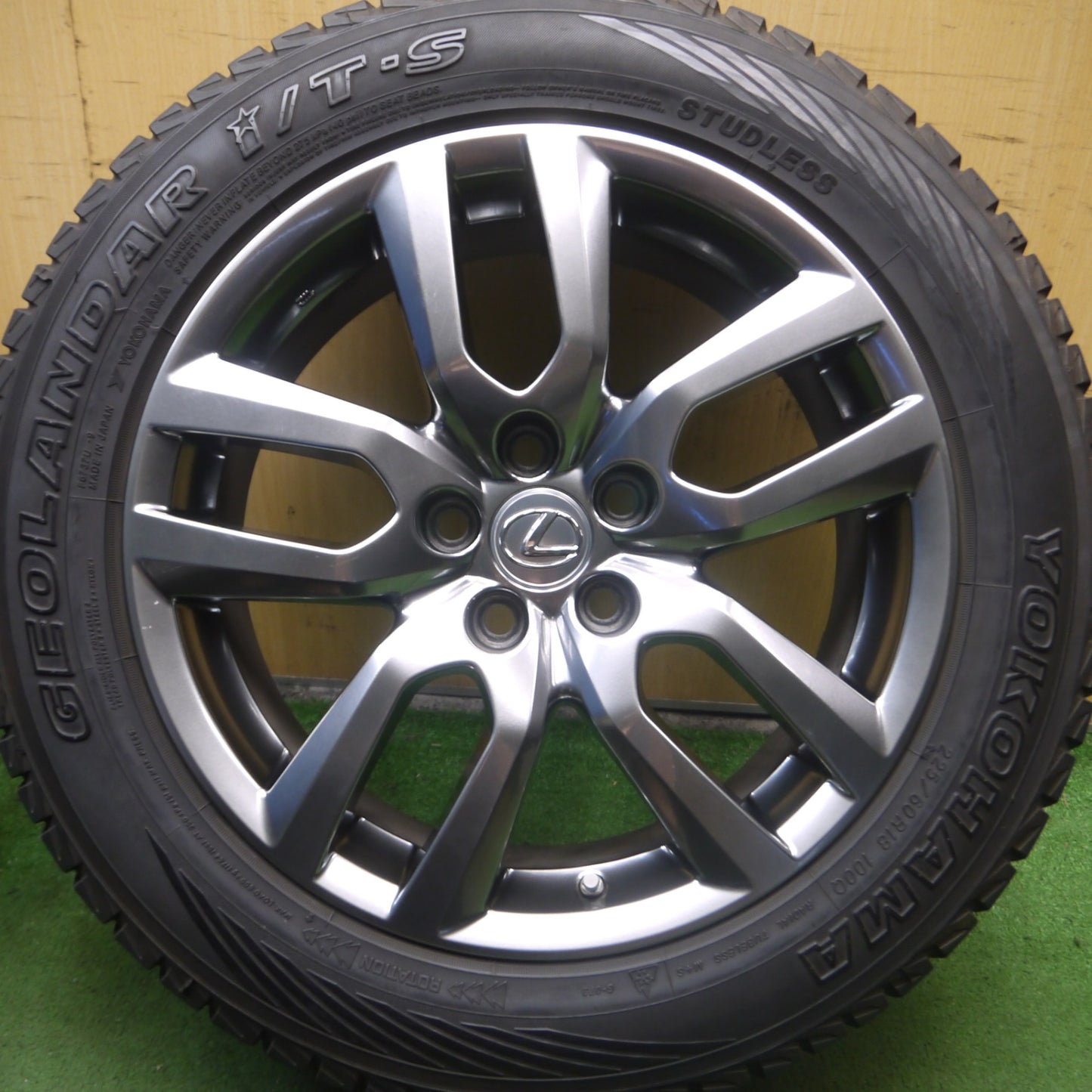 *送料無料* センサー付！バリ溝！綺麗！9分★レクサス NX バージョンL 純正 225/60R18 スタッドレス ヨコハマ ジオランダー i/T-S PCD114.3/5H★4061905Hス