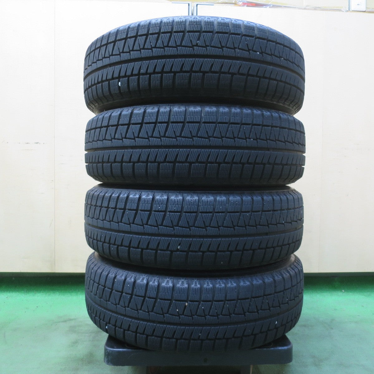 バリ溝！23年！キレイ！9分★トヨタ シエンタ Zグレード 純正 スチール 185/65R15 スタッドレス ブリヂストン アイスパートナー2 15インチ PCD100/5H★6060910イス