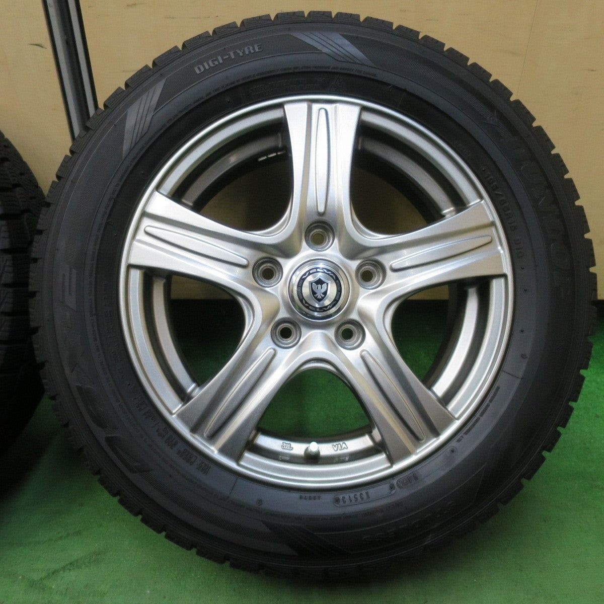 バリ溝！キレイ！9.5分★スタッドレス 195/65R15 ダンロップ DSX-2 VELVA ヴェルヴァ 15インチ PCD114.3/5H★5021103イス