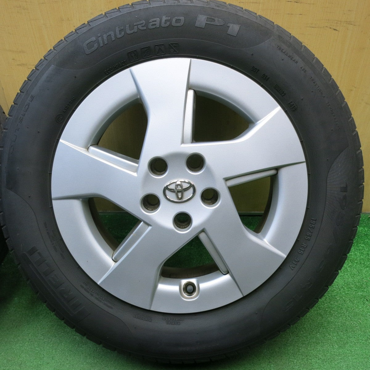 4本価格★トヨタ 30系 プリウス 純正 195/65R15 ピレリ Cinturato P1 15インチ PCD100/5H★5042004TNノ