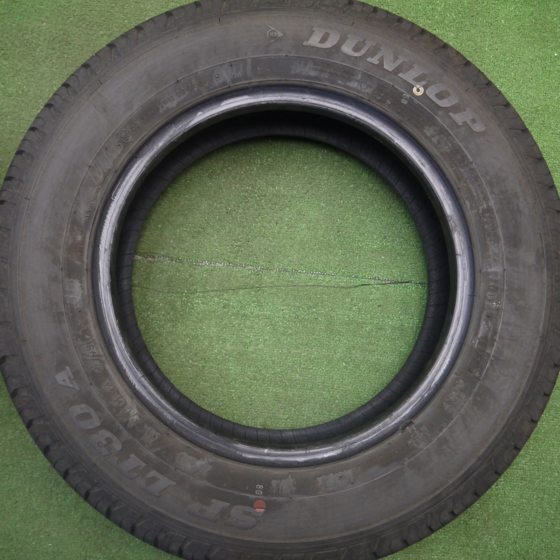 送料無料] バリ溝！24年！9.5分☆165/80R14 97/95N ダンロップ