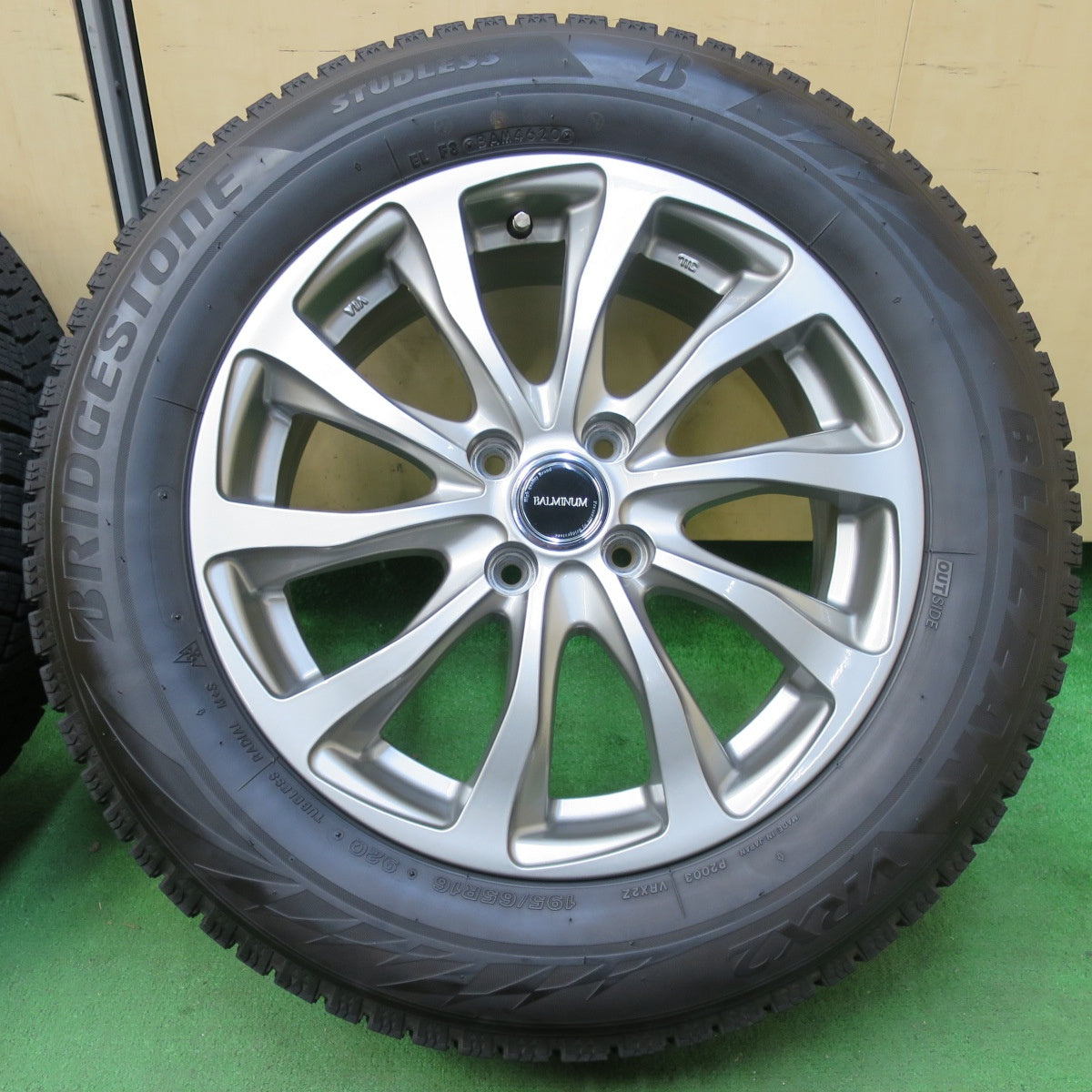 [送料無料] キレイ！20年★スタッドレス 195/65R16 ブリヂストン ブリザック VRX2 BALMINUM バルミナ 16インチ PCD100/4H★4111503イス