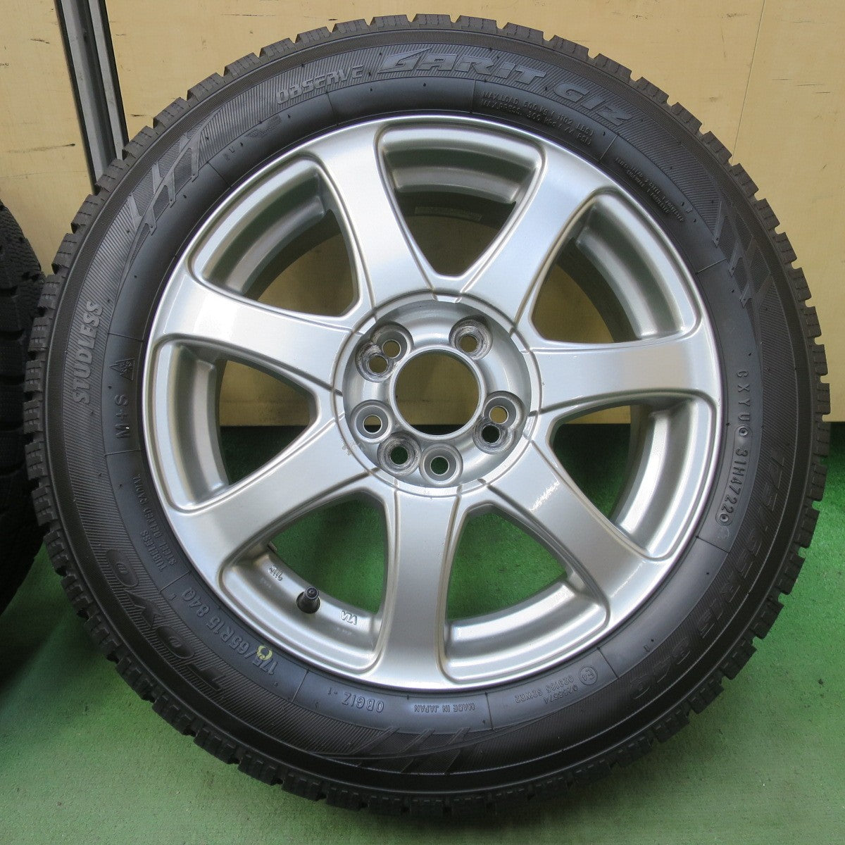 バリ溝！22年！9.5分★スタッドレス 175/65R15 トーヨー オブザーブ ガリット GIZ 社外 アルミ 15インチ PCD100/4H 5H マルチ★6051809イス