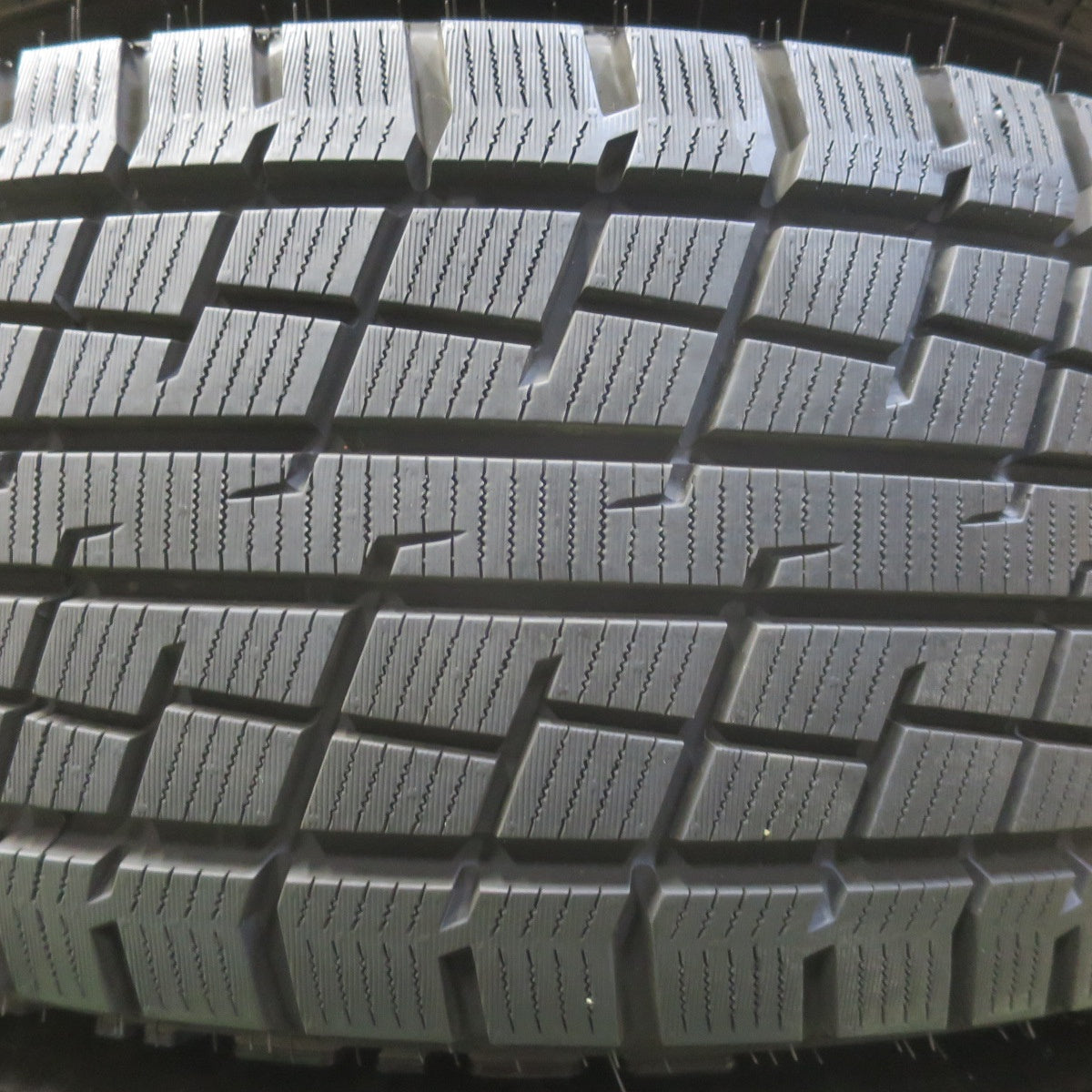 ほぼ未使用！24年！キレイ◎LEHRMEISTER GEAR LMG MS-9W 235/60R18 スタッドレス グリップマックス GRIP ICE X SUV レアマイスター 18インチ PCD114.3/5H◎6093009イス