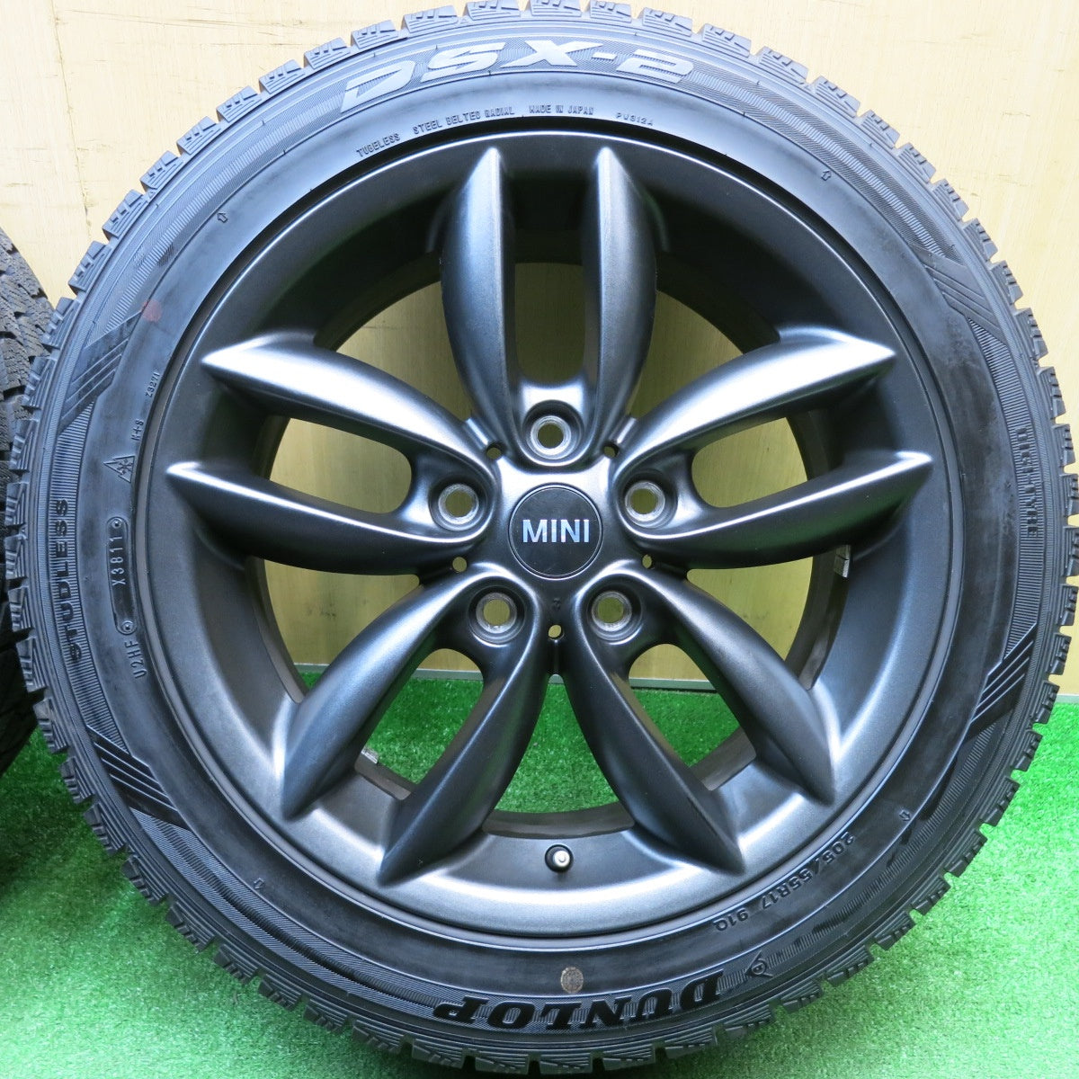 ほぼ未使用！キレイ★MINI R60 ミニ クロスオーバー 純正 205/55R17 スタッドレス ダンロップ DSX-2 17インチ PCD120/5H★5121102HAス