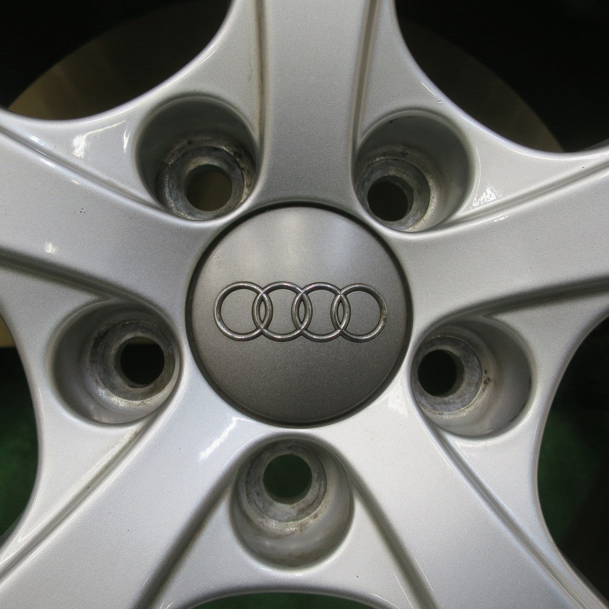 バリ溝！キレイ！9.5分★アウディ A1 純正 185/60R15 スタッドレス コンチネンタル コンチバイキング コンタクト6 15インチ PCD100/5H★6012808イス