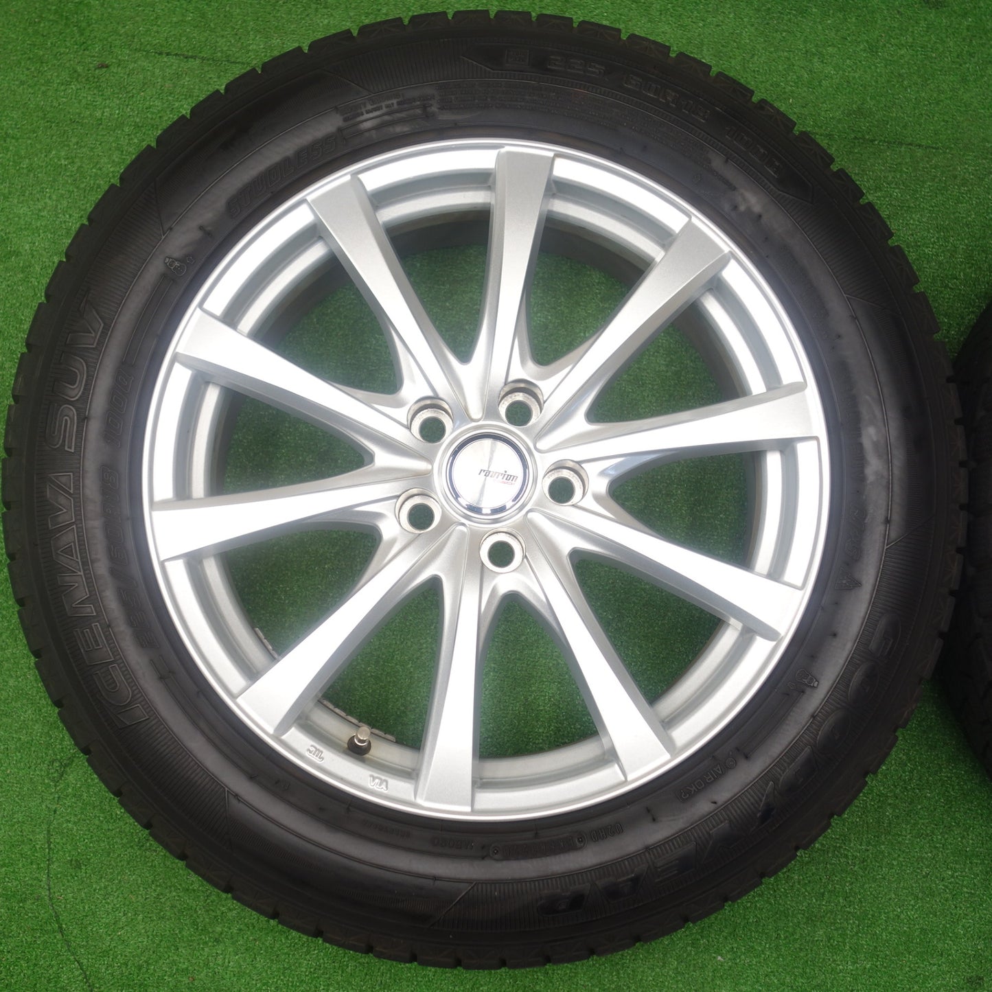 バリ溝！キレイ！9.5分★スタッドレス 225/60R18 グッドイヤー アイスナビ SUV ravrion RS01 ラブリオン 18インチ PCD114.3/5H★6011004KTス