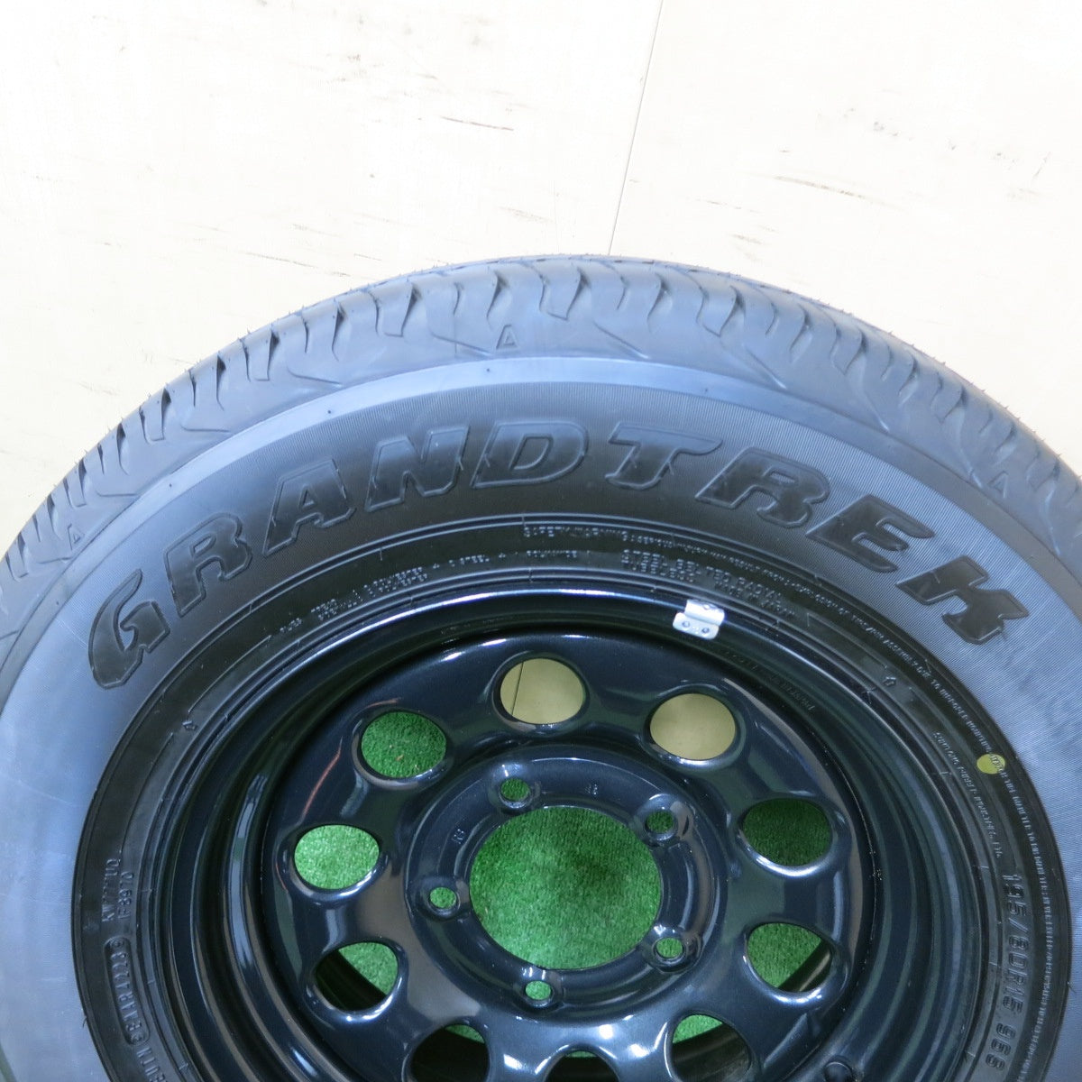 [送料無料] 新車外し！23年！1本★スズキ JB74 ジムニー シエラ 純正 スチール 195/80R15 ダンロップ AT20 グラントレック 15インチ PCD139.7/5H★5011105ナノ