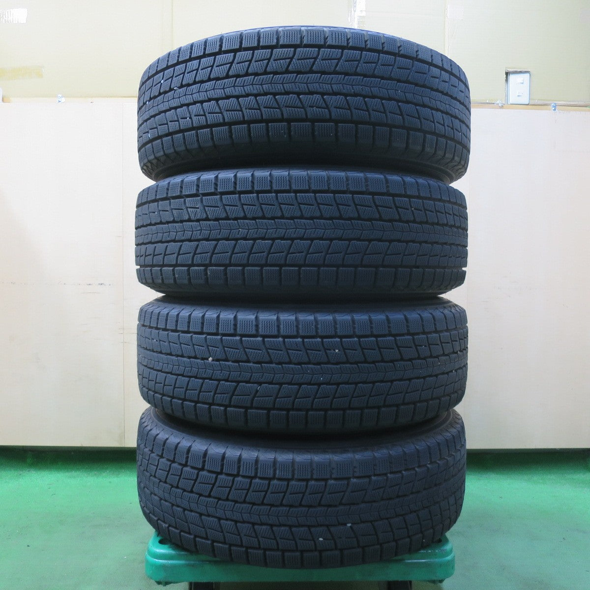 バリ溝！21年！キレイ！9.5分★スタッドレス 225/65R17 ダンロップ ウインターマックス SJ8 SJ8+ AIRNOVA エアノヴァ 17インチ PCD114.3/5H★5060305イス