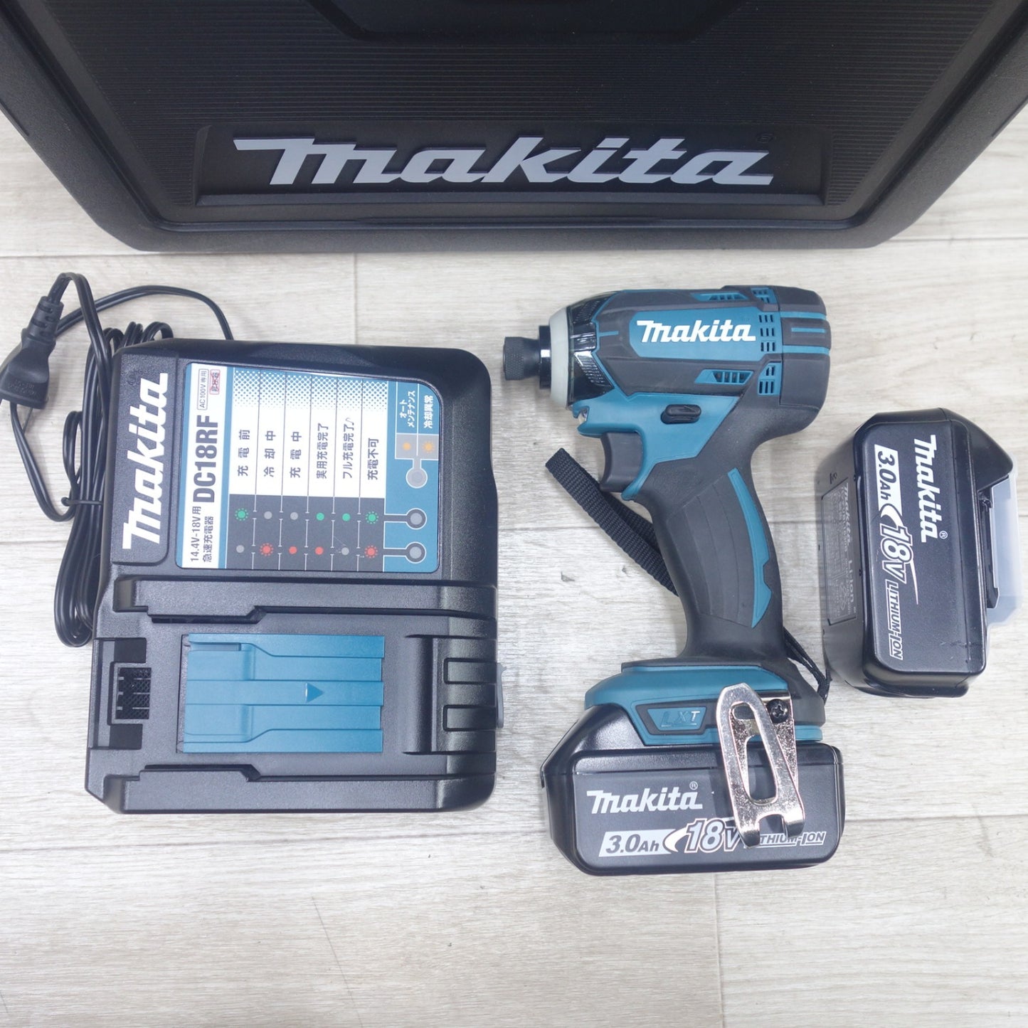[送料無料] 美品！バッテリー2個◆マキタ 充電式 インパクトドライバ TD149D 電動 工具 コードレス 18V 3.0Ah BL1830B 充電器 DC18RF makita◆