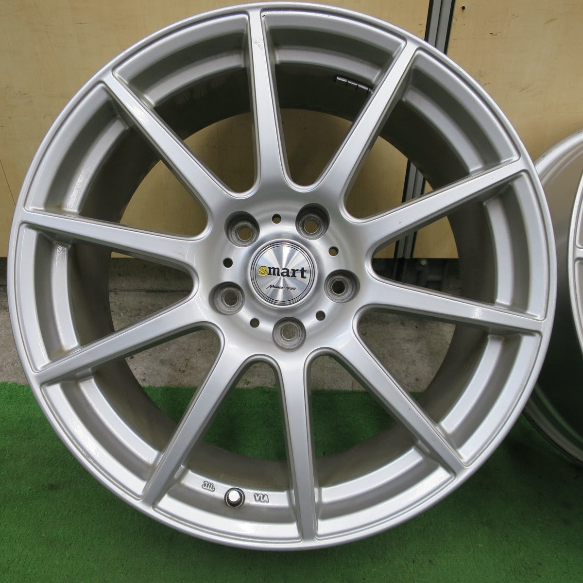 キレイ★smart MANARAY SPORT 18インチ ホイール スマート マナレイ スポーツ 18×8J PCD114.3/5H★6051005NGホ