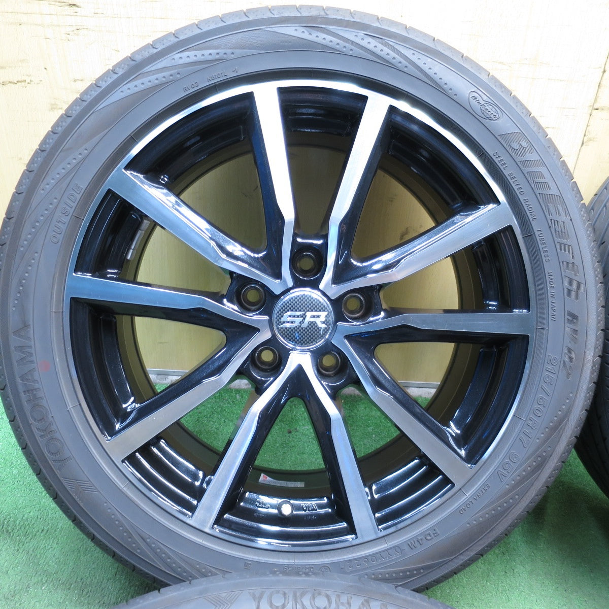 *送料無料* バリ溝！23年！キレイ！9.5分★215/50R17 ヨコハマ ブルーアース RV-02 STRANGER ストレンジャー 17インチ PCD114.3/5H★4040604クノ