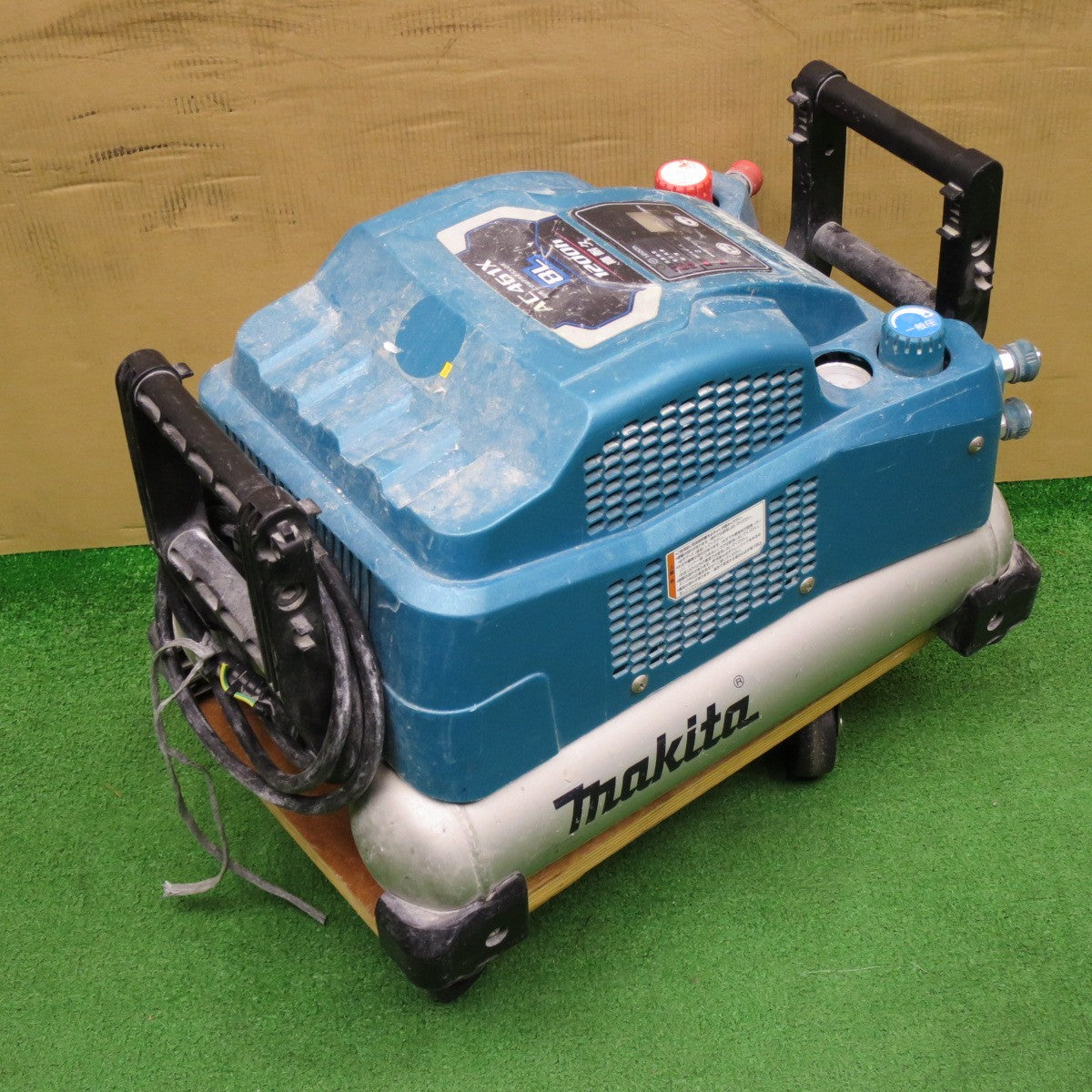 [送料無料] ◆マキタ エア コンプレッサ AC461X 容量 8L 高圧 常圧 エアー ツール 工具 100V makita◆