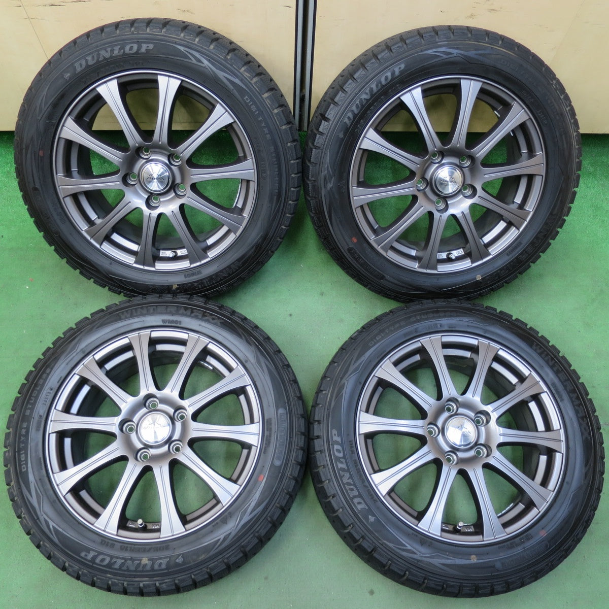バリ溝！キレイ！9.5分以上★スタッドレス 205/55R16 ダンロップ ウインターマックス WM01 ZELERNA ゼラーナ 16インチ PCD114.3/5H★5070601イス