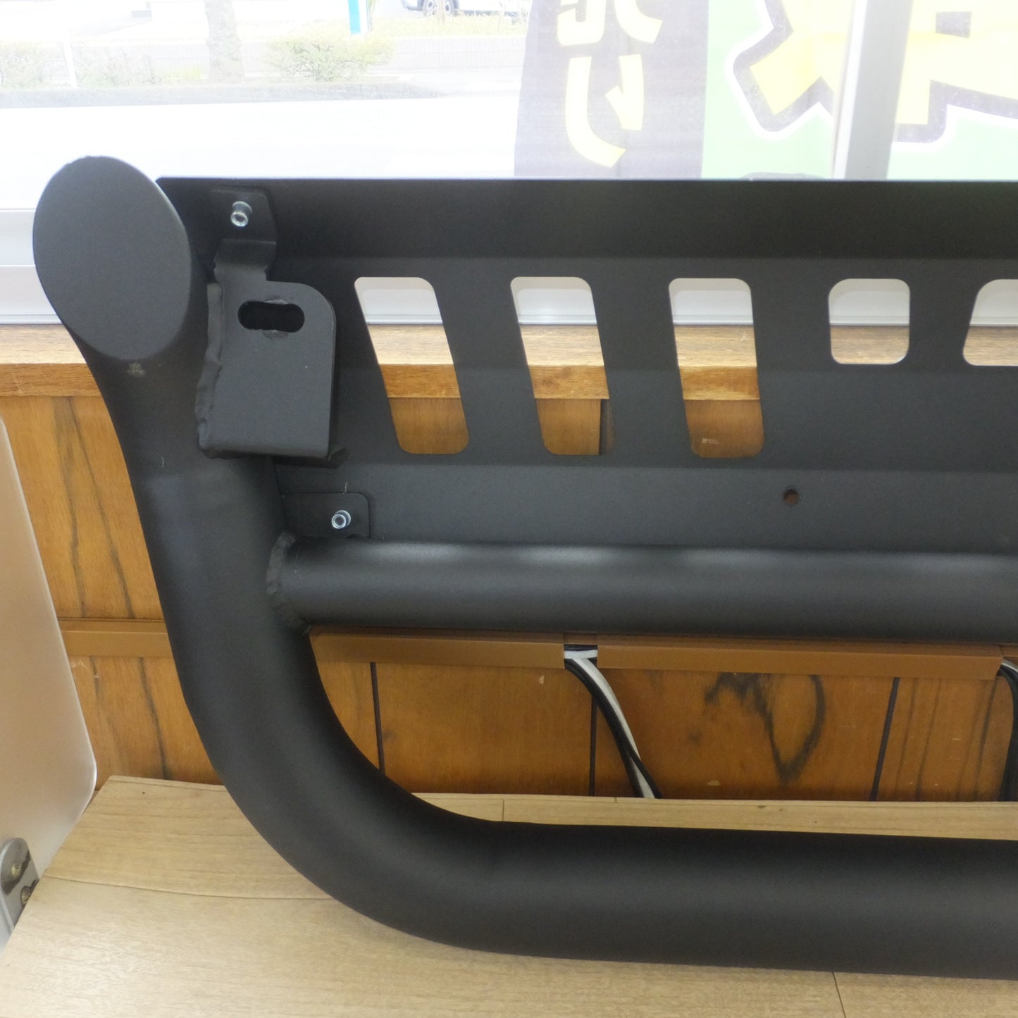 [送料無料] 岐阜発 未使用★200系 ハイエース 1/2/3/4型 U字型バンパー ブラック　メーカー 形式 不明　社外 グリルガード★