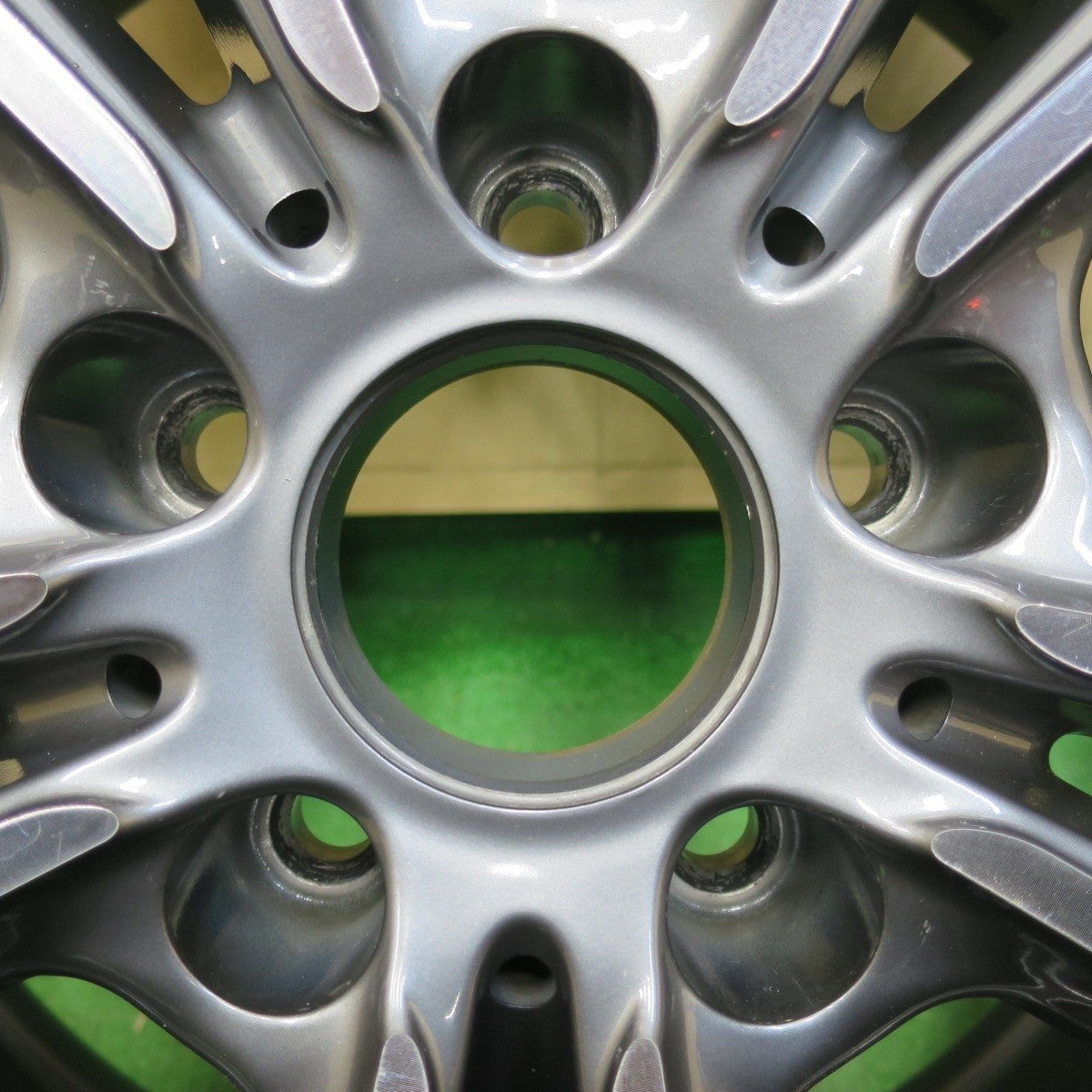 キレイ★BMW 等 MAK MFF 225/55R17 スタッドレス ノキアン ハッカペリッタ R2 FRT 17インチ PCD120/5H★4121409イス