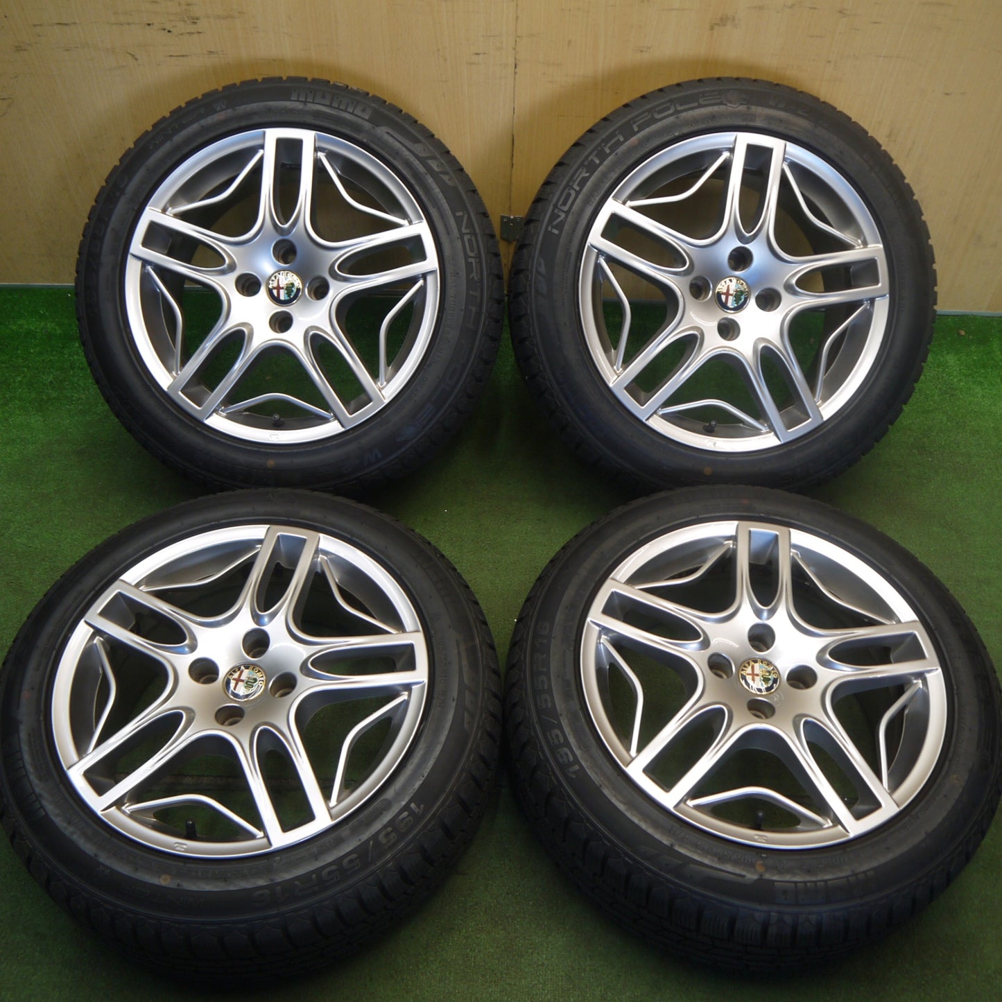 バリ溝！22年！9.5分★アルファロメオ ミト 純正 195/55R16 スタッドレス モモ NORTH POLE 16インチ PCD98/4H★6053106KKス