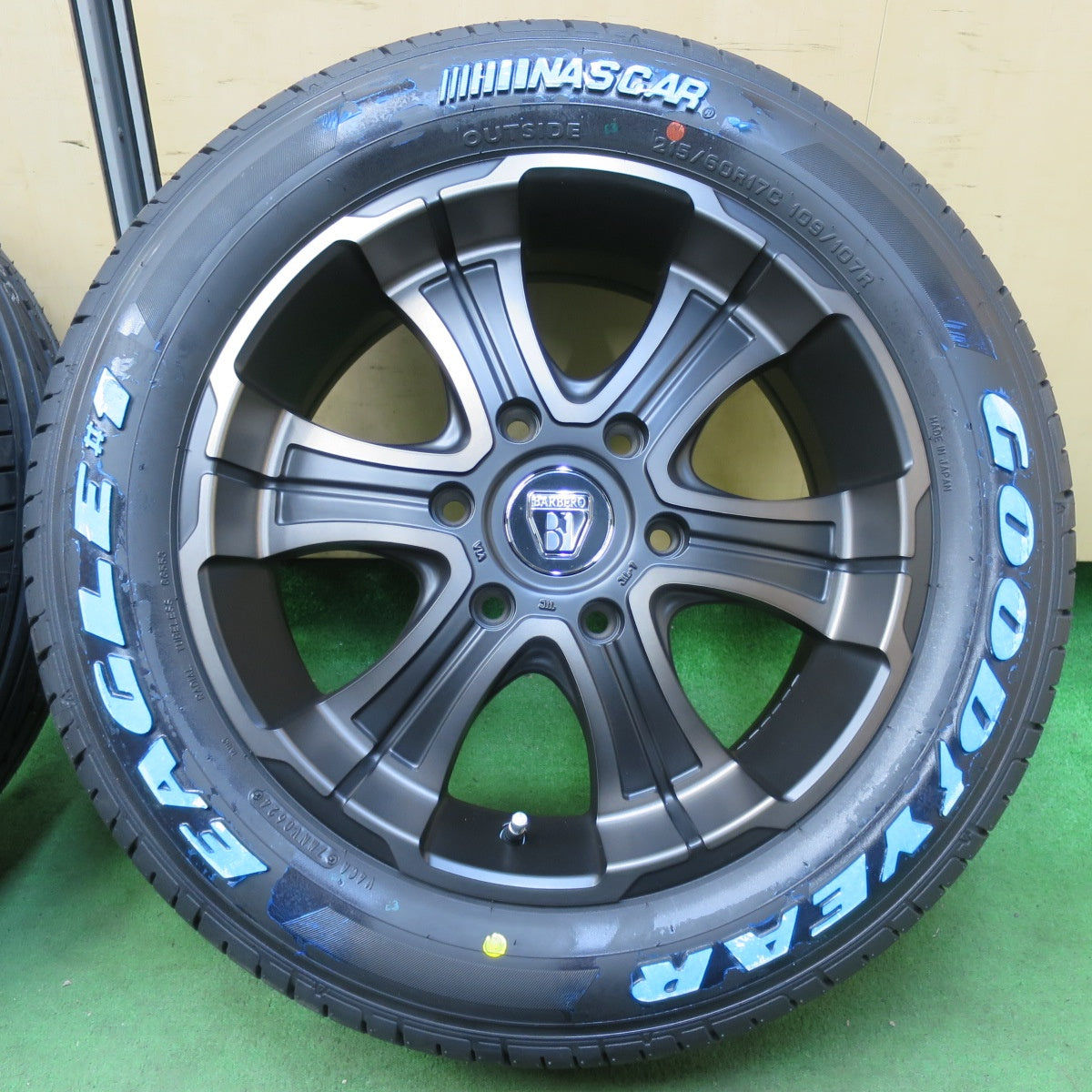 [送料無料] 未使用！24年★BARBERO CRIMSON 215/60R17C 109/107R グッドイヤー イーグル #1 ホワイトレター バルベロ クリムソン 17インチ PCD139.7/6H★5031007イノ