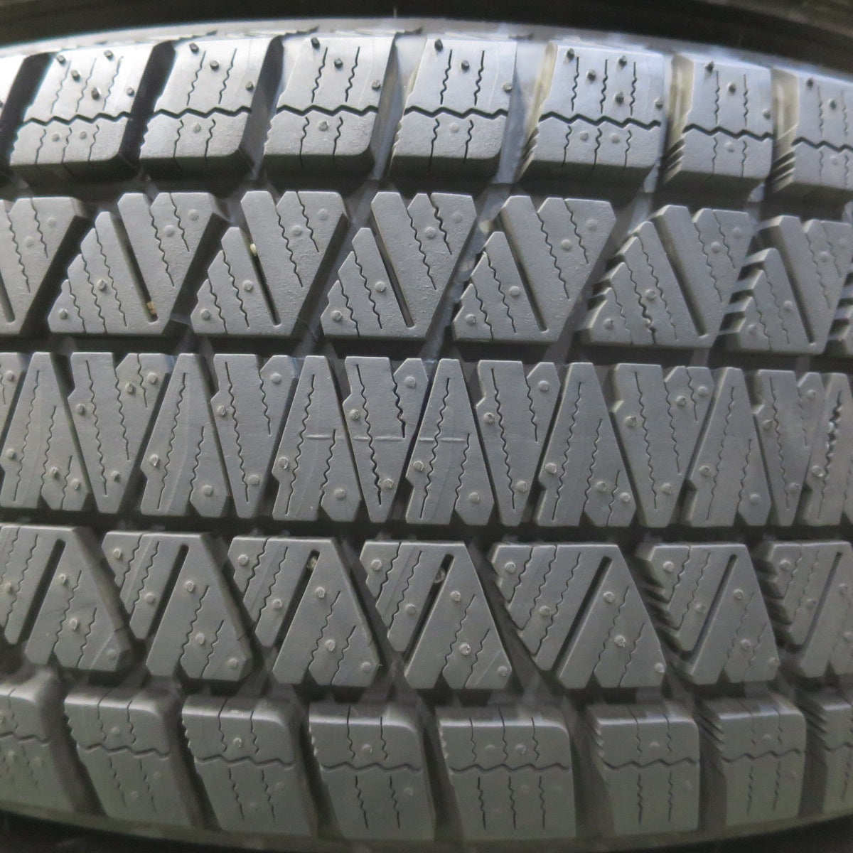 バリ溝！25年！キレイ！ほぼ10分◎トヨタ 80系 ハリアー Gグレード 純正 225/60R18 スタッドレス ブリヂストン ブリザック DM-V3 18インチ PCD114.3/5H◎6082404イス