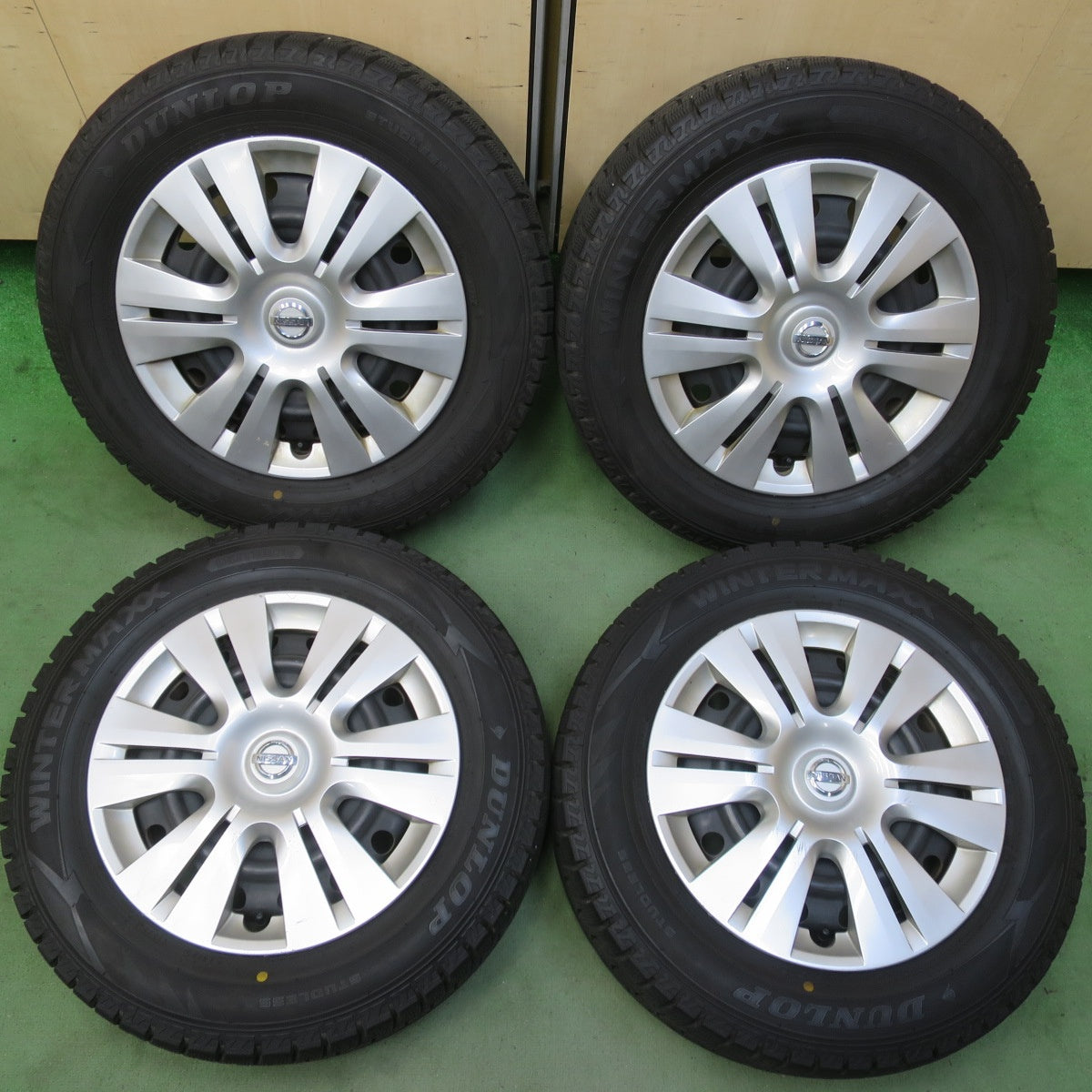バリ溝！22年！9.5分◎日産 セレナ 純正 スチール 195/65R15 スタッドレス ダンロップ ウインターマックス WM02 15インチ PCD114.3/5H◎6070802イス