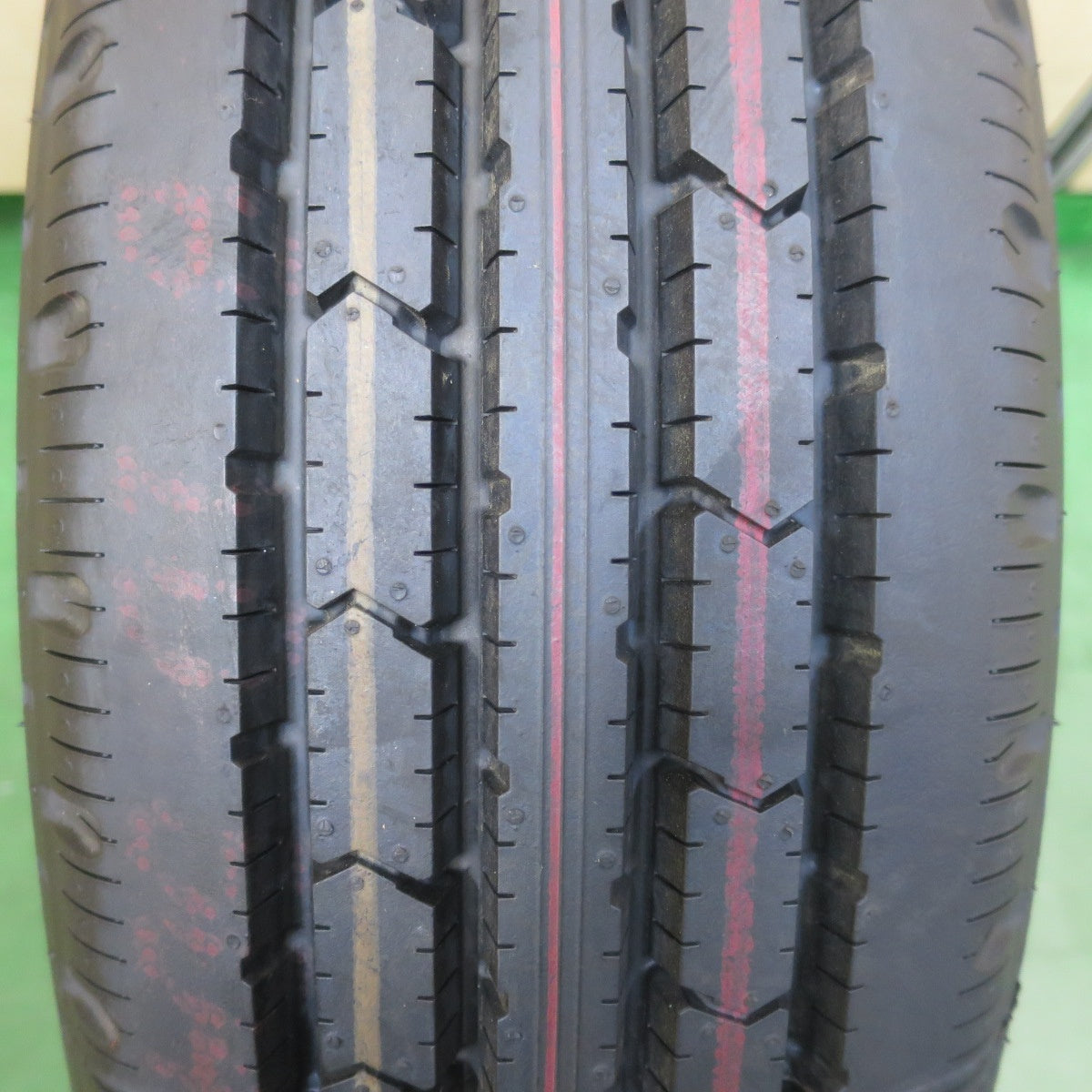 新車外し！26年！1本★トラック タイヤ 215/70R17.5 118/116N ブリヂストン R202 17.5インチ★6070208イノタ