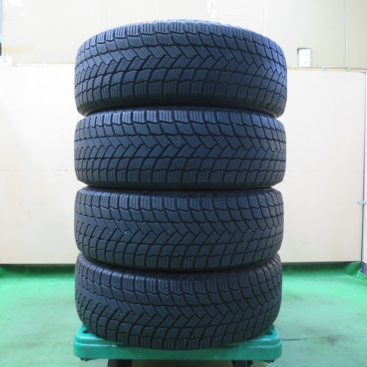 バリ溝！23年！ほぼ10分★スタッドレス 215/65R16 ミシュラン X-ICE SNOW タイヤ 16インチ アルファード ヴェルファイア 等★5012403イスタ