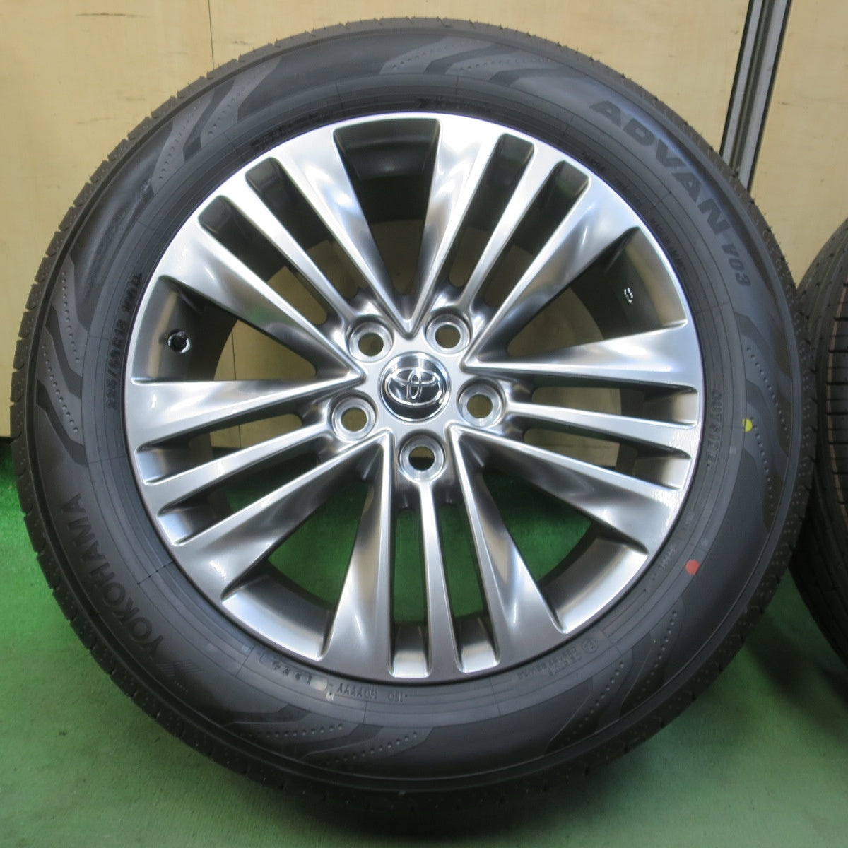 新車外し！26年★トヨタ 40系 アルファード Zグレード 純正 225/60R18 ヨコハマ アドバン V03 18インチ PCD120/5H★6050611イノ