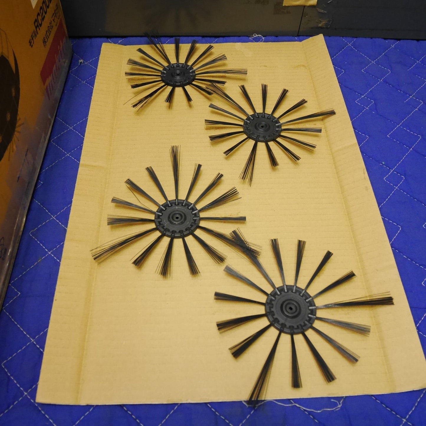 [送料無料] キレイ！付属品付き☆マキタ 充電式 ロボット クリーナー RC200D 業務用 ロボット 掃除機 18V makita 本体のみ☆