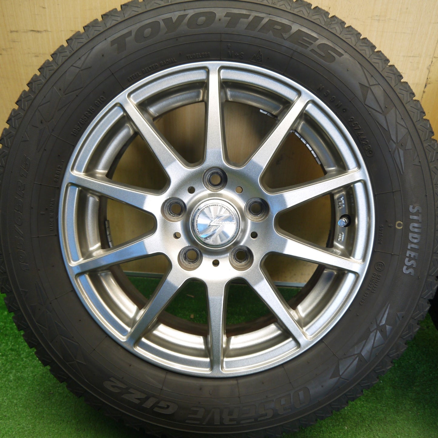 バリ溝！23年！キレイ！9分★スタッドレス 195/65R15 トーヨー オブザーブ GIZ2 STRANGER ストレンジャー 15インチ PCD114.3/5H★6041307Hス