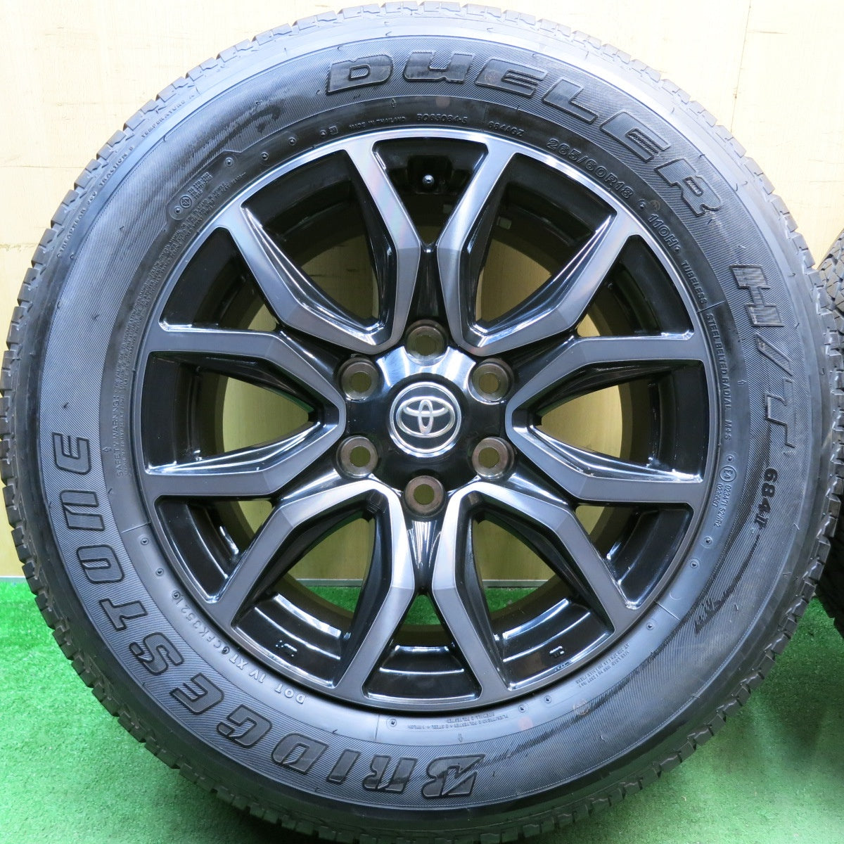 ほぼ新車外し★トヨタ GUN125 ハイラックス GRスポーツ 純正 265/60R18 ブリヂストン デューラー H/T  684Ⅱ 18インチ PCD139.7/6H★5092010HAノ