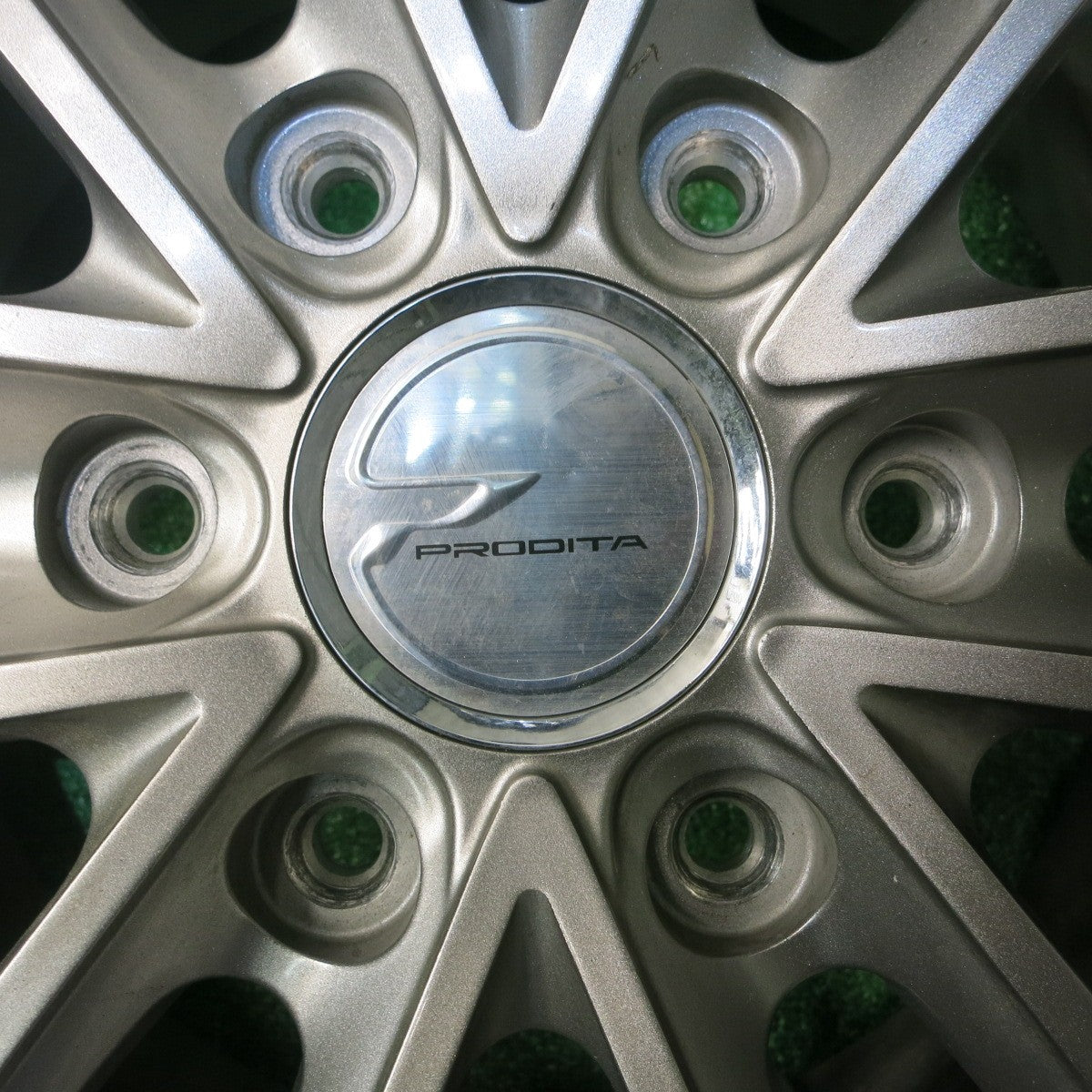 バリ溝！22年！キレイ！9.5分★スタッドレス 195/80R15 107/105L ダンロップ ウインターマックス SV01 PRODITA HC プロディータ 15インチ PCD139.7/6H★5051603NJス