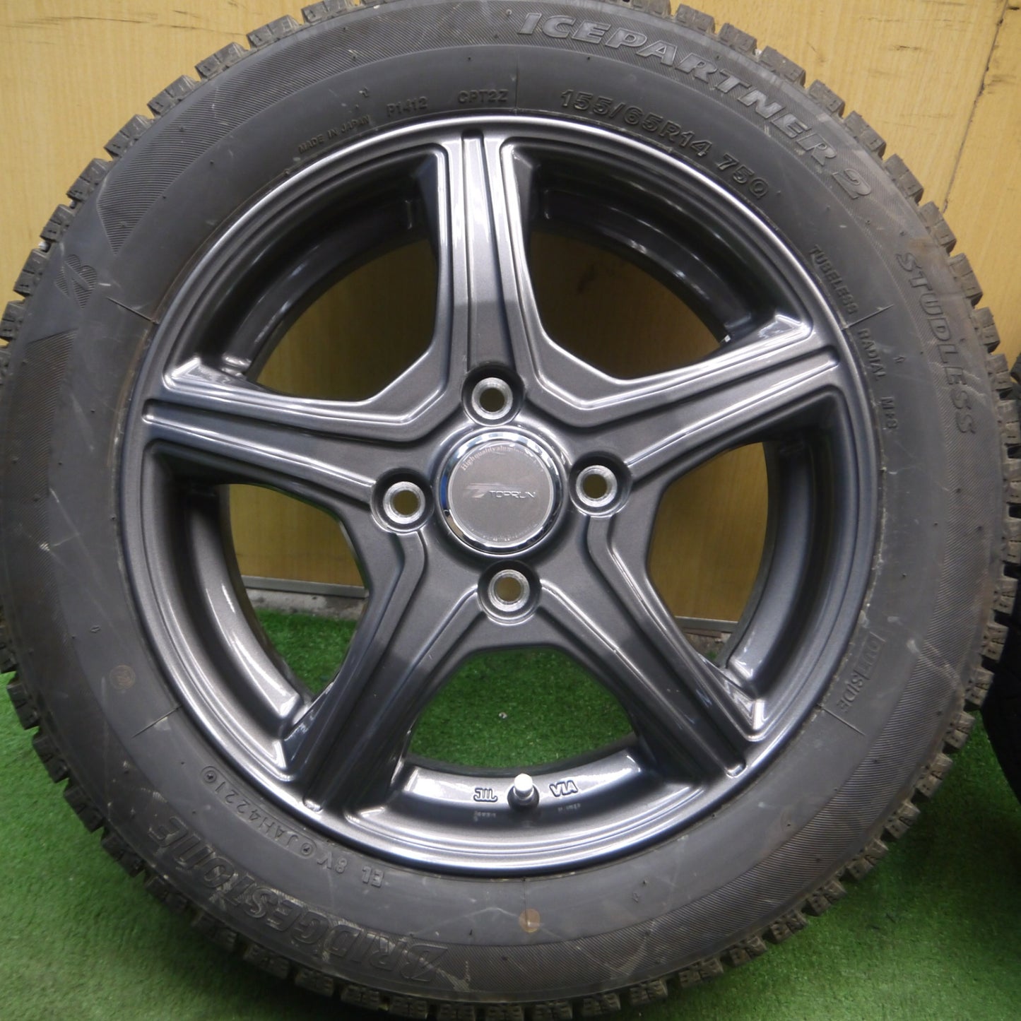 *送料無料* バリ溝！21年！キレイ！ほぼ10分★スタッドレス 155/65R14 ブリヂストン アイスパートナー2 TOPRUN トップラン 14インチ PCD100/4H★4061701Hス