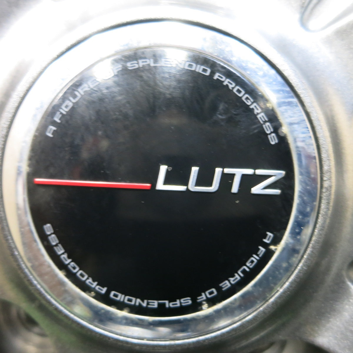 [送料無料] バリ溝！キレイ！9.5分★スタッドレス 235/55R18 ブリヂストン ブリザック DM-V3 LUTZ 18インチ PCD114.3/5H★4092003SYス