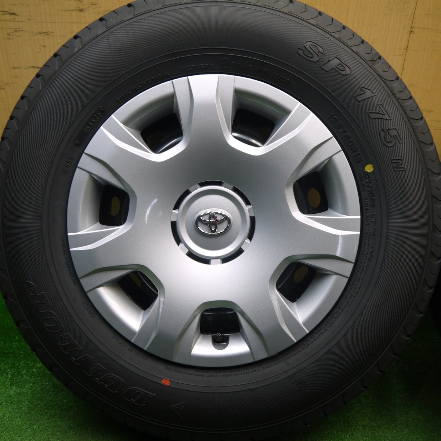 新車外し！25年★トヨタ 200系 ハイエース 純正 スチール 195/80R15 107/105S ダンロップ SP175N 15インチ PCD139.7/6H★6020912Hノ