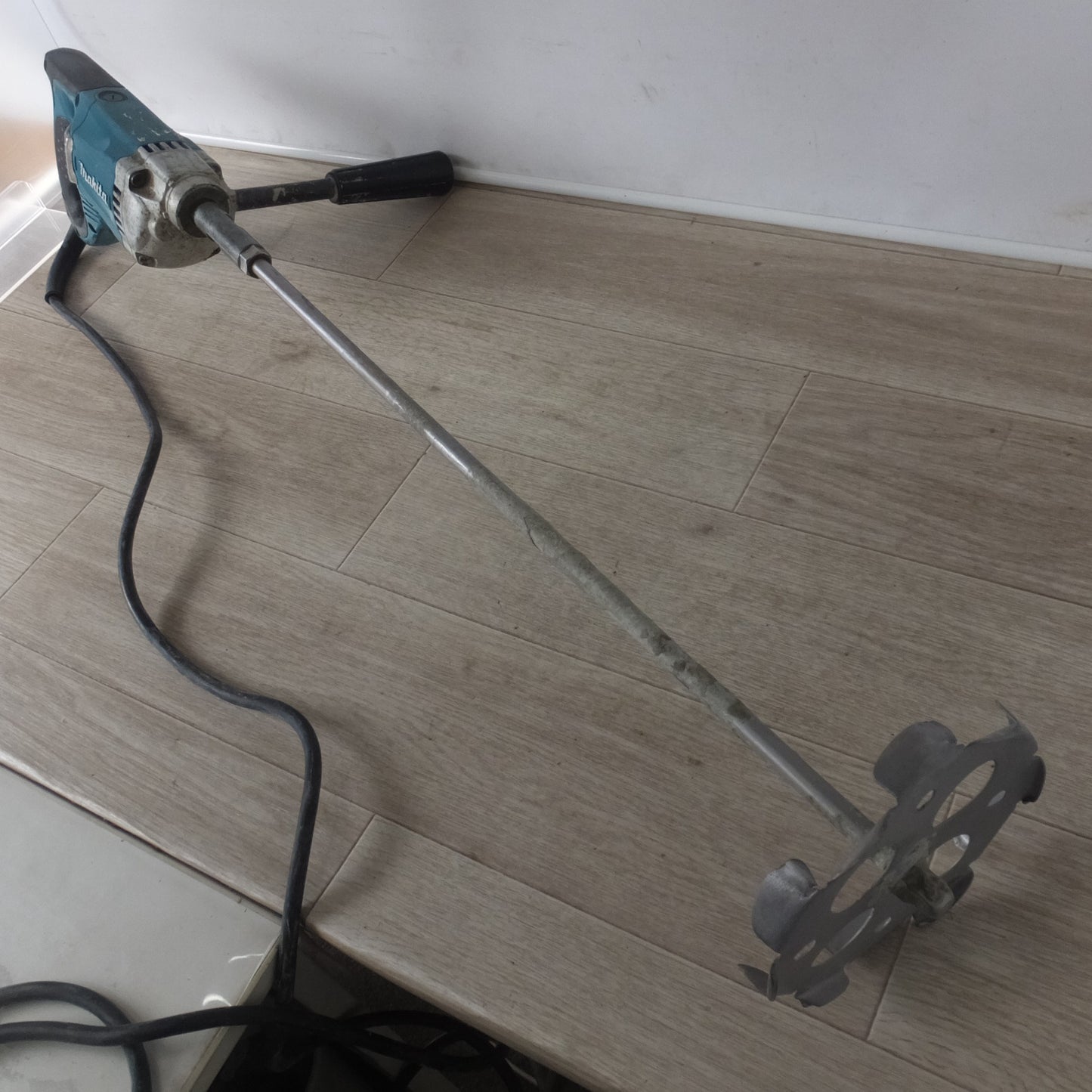 [送料無料] ★マキタ makita カクハン機 UT1305　100V 9A 50-60Hz 850W★