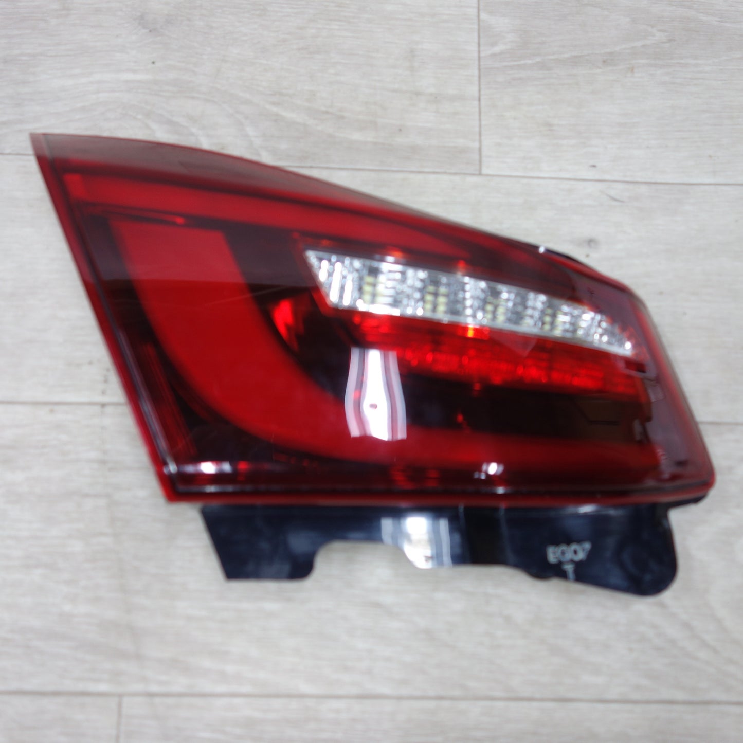 [送料無料] ◆日産 フーガ Y51 純正 テール ランプ ライト 左側 内側 STANLEY W2330◆
