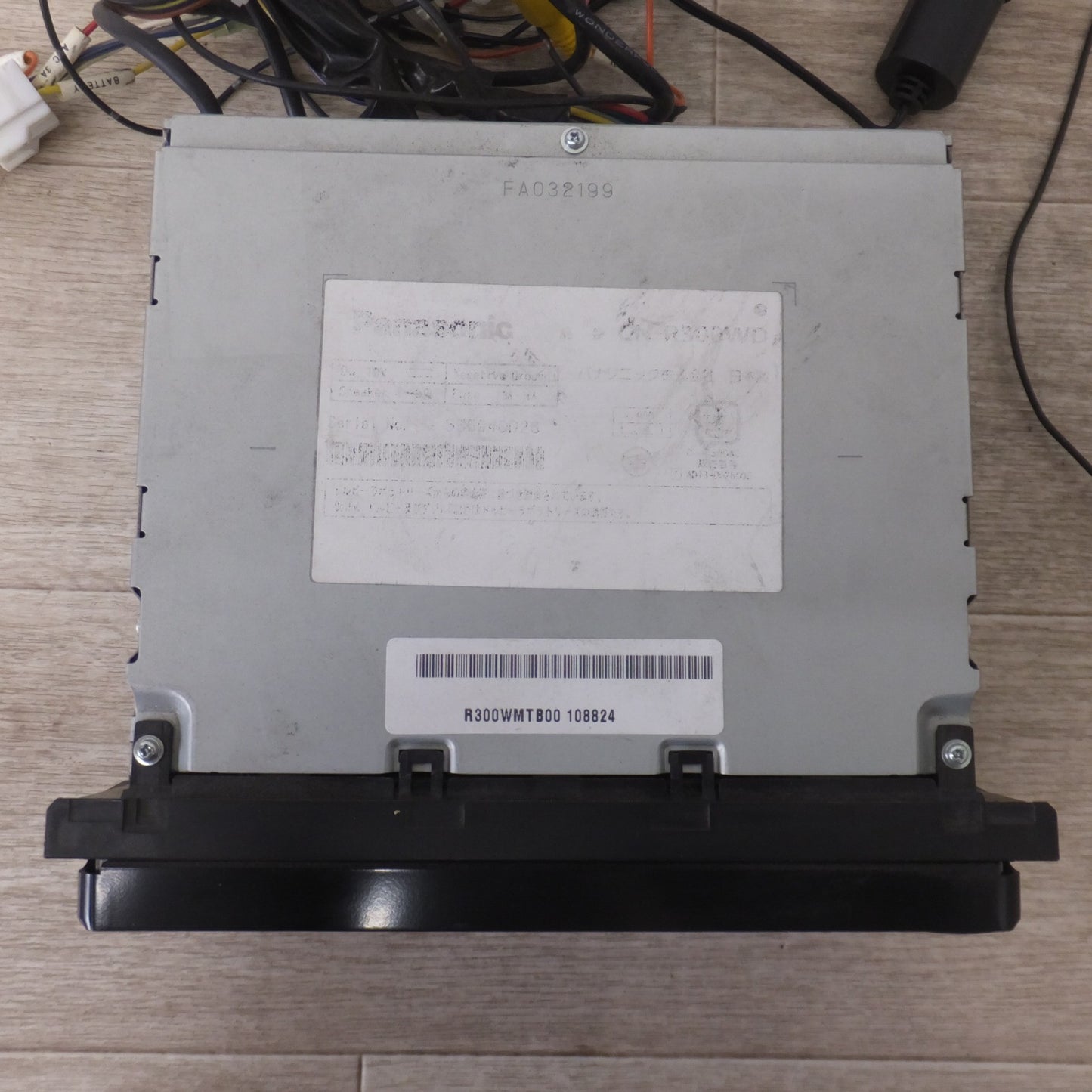 [送料無料] ★パナソニック Panasonic SDカーナビステーション Rシリーズ Strada CN-R300WD(47)★