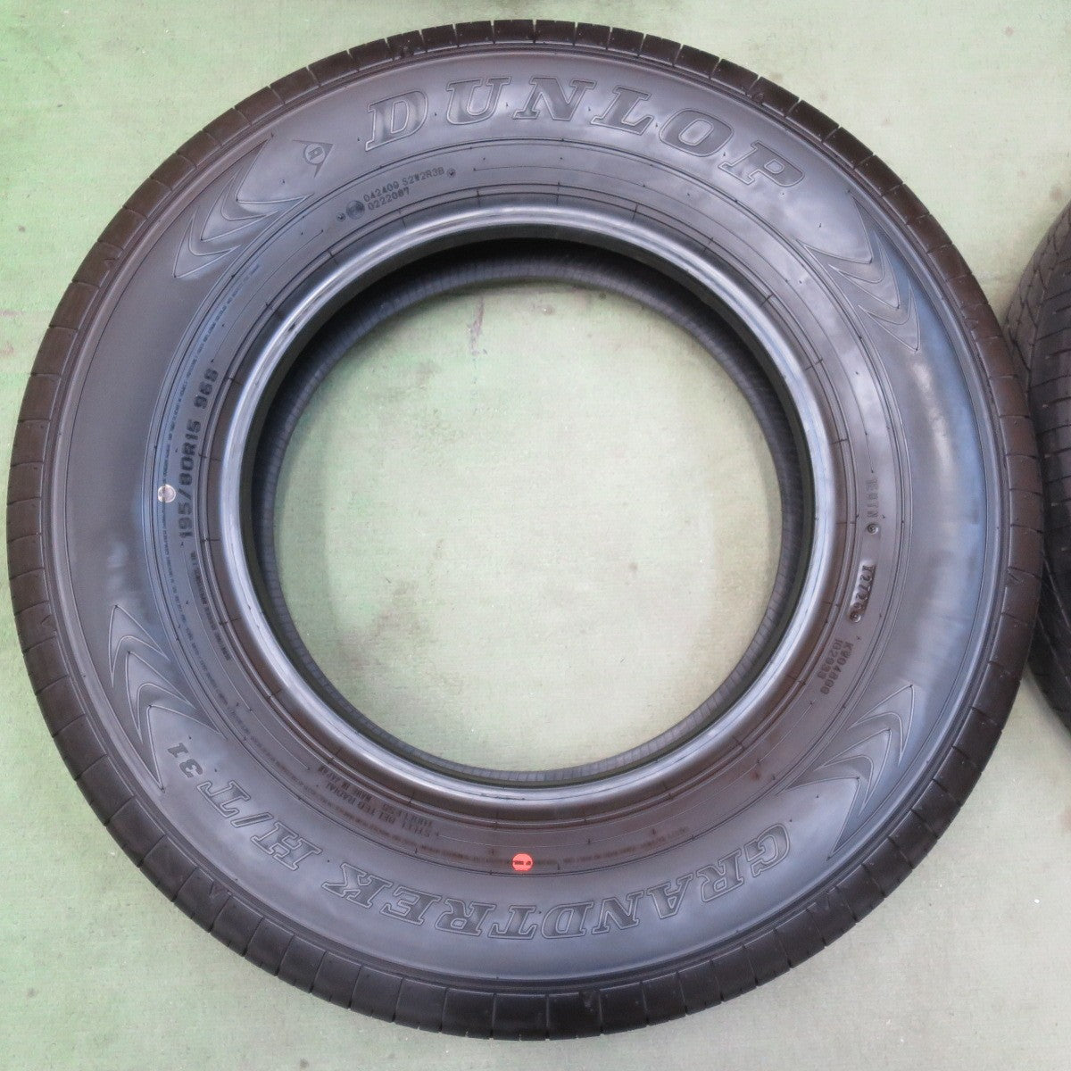 新車外し！26年◎195/80R15 ダンロップ グラントレック H/T 31 タイヤ 15インチ ジムニーシエラ ジムニーノマド 等◎6092510イノタ