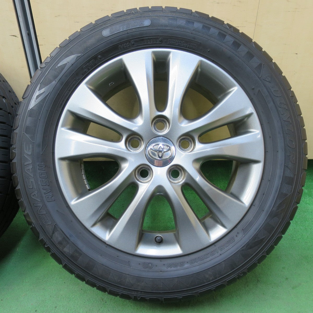 バリ溝！キレイ！9.5分★トヨタ 70系 ヴォクシー ノア 純正 205/60R16 ダンロップ エナセーブ RV504 16インチ PCD114.3/5H★5051209イノ