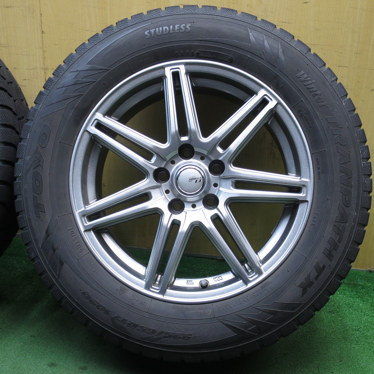 バリ溝！キレイ！8.5分★スタッドレス 225/65R17 トーヨー ウインター トランパス TX SIBILLA NEXT Z7 シビラ 17インチ PCD114.3/5H★5052001NJス